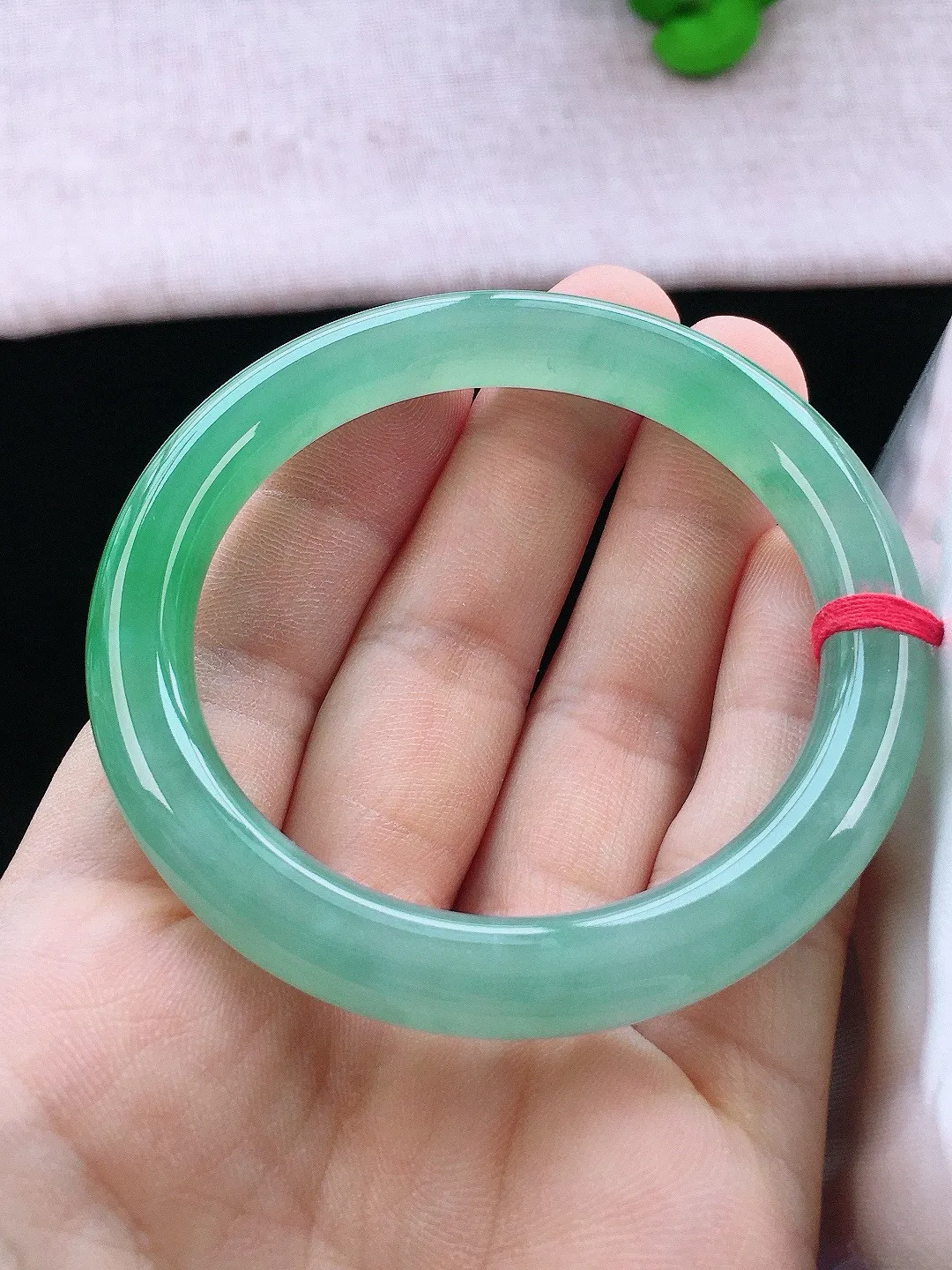 正圈54-55可戴，种老水足，尺寸53.3/8.8/8.9mm，冰晴圆条翡翠手镯新品