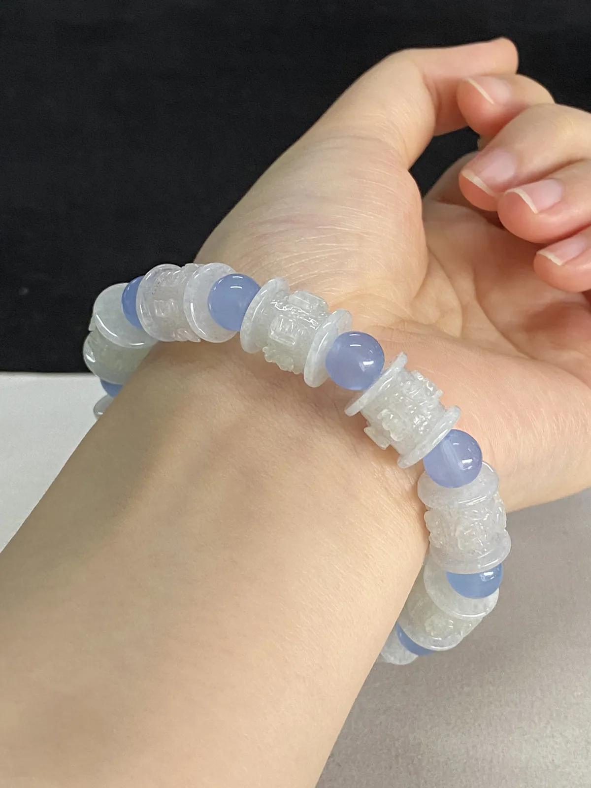 翡翠手链，蓝色配珠未测