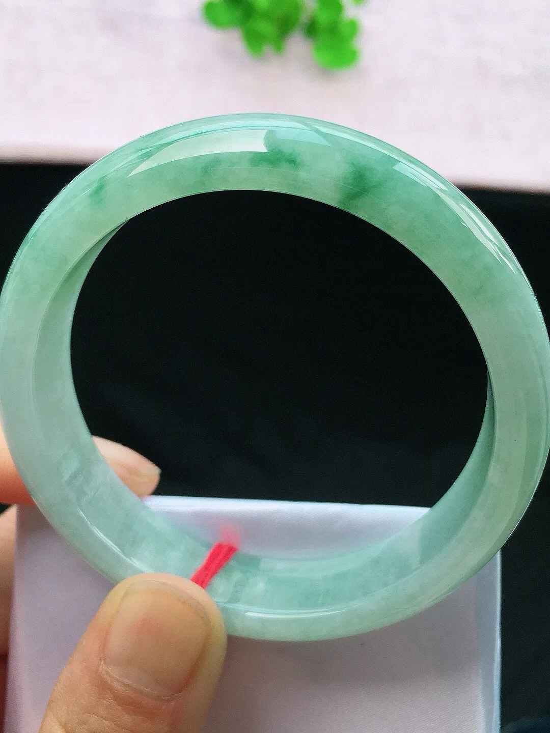 正圈57-58可戴，种老水足，尺寸57.5/14/7.8mm，冰飘绿花正圈翡翠手镯