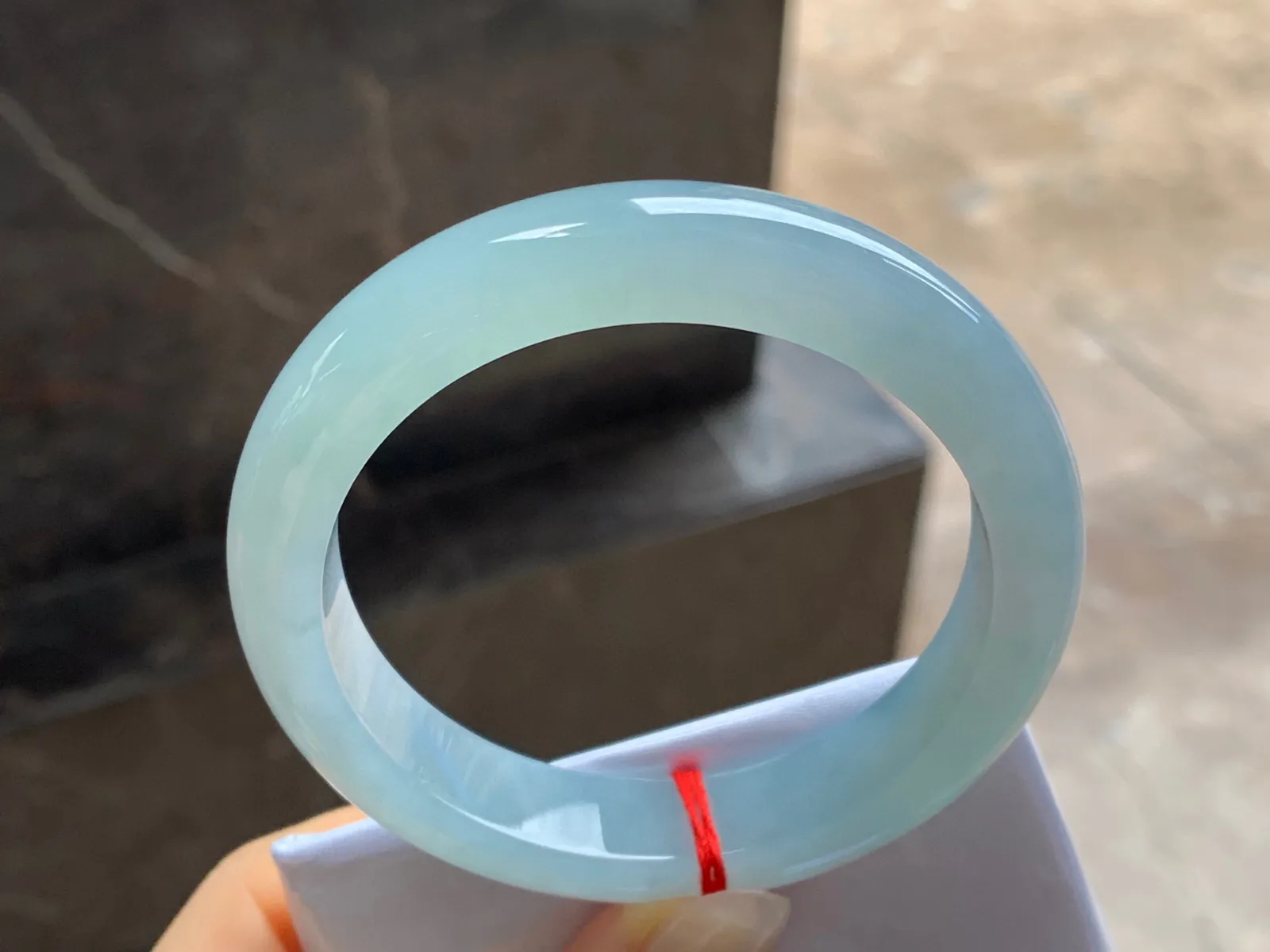 细糯手镯
尺寸：56-12-9mm
水润十足～干净清秀有底色～