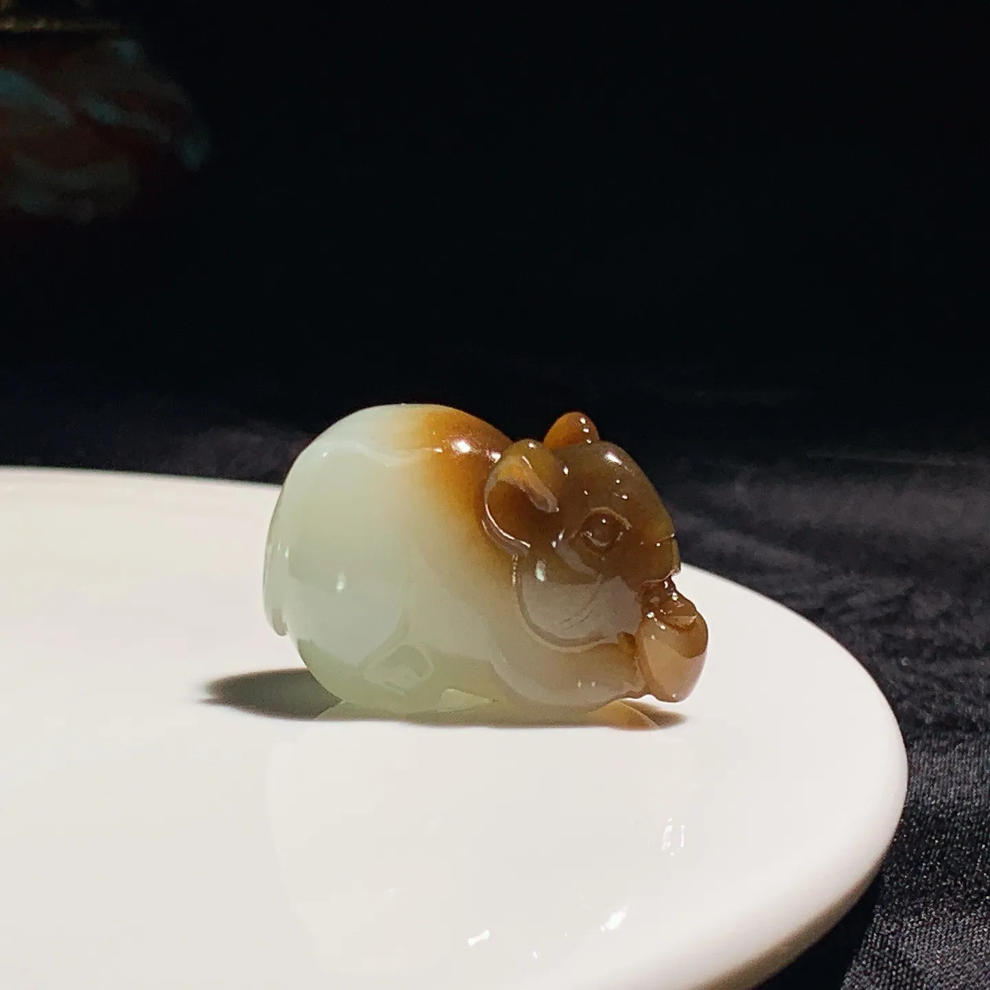 新疆且末糖遇鼠运财生肖鼠挂件 尺寸31/19/18重15克 玉质细腻油润 底色纯净 脂粉好，品质好！lt250717