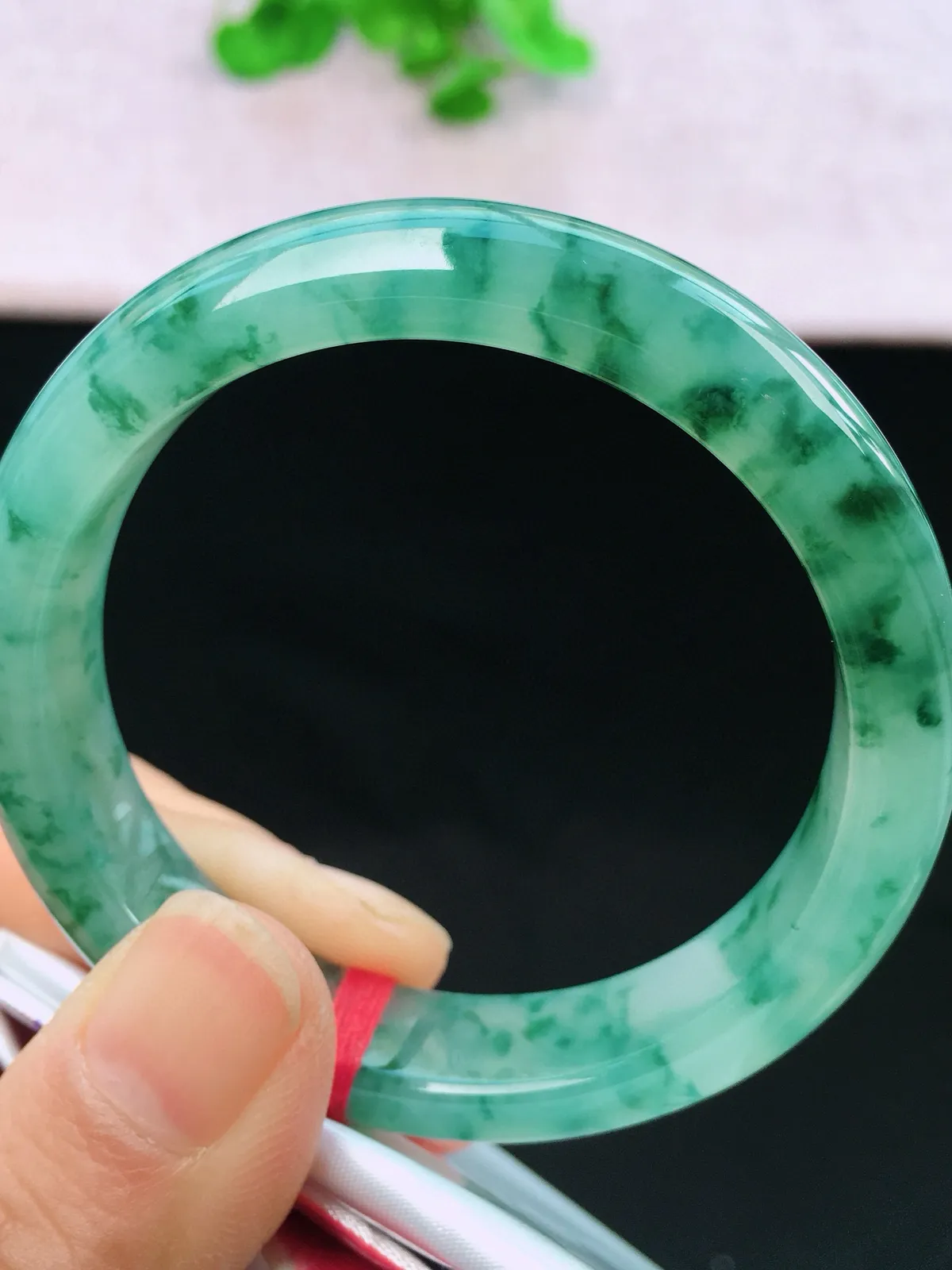 正圈51-52可戴，种老水足，尺寸52/12/7.6mm，冰飘花正圈翡翠手镯
