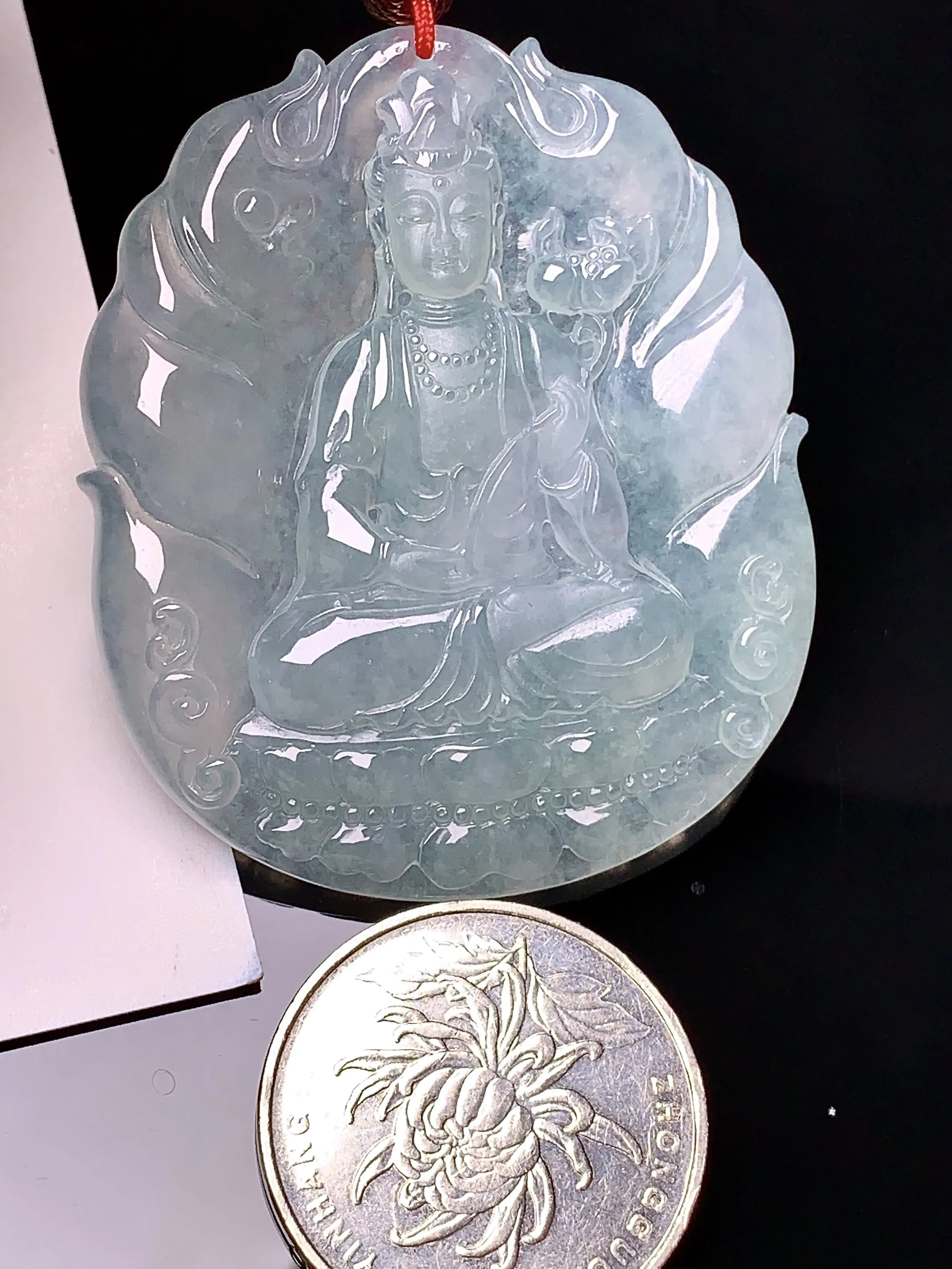 冰种观音菩萨吊坠 玉质细腻 水润亮眼 色泽艳丽 整体尺寸50.2*42.5*5.5