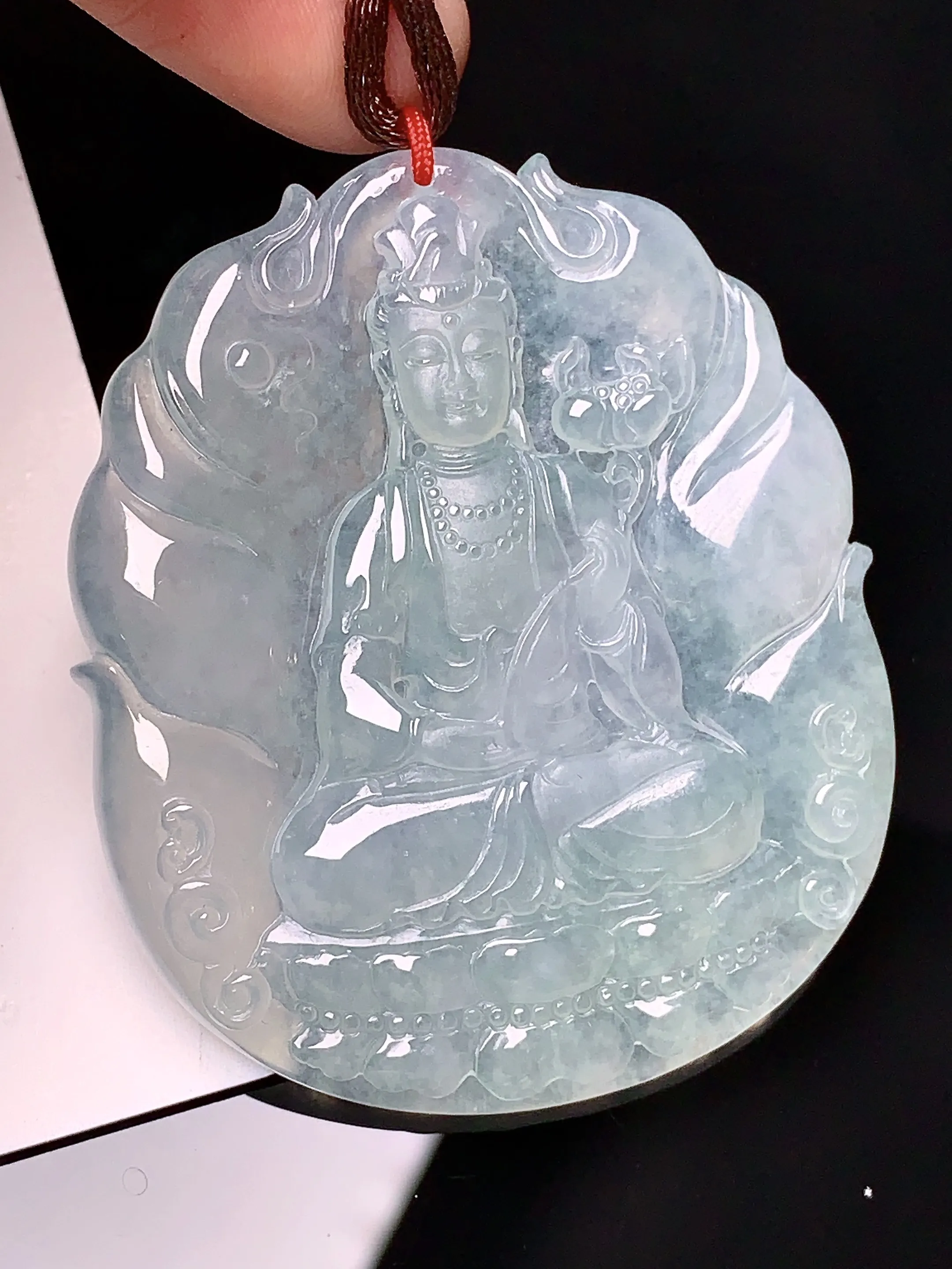 冰种观音菩萨吊坠 玉质细腻 水润亮眼 色泽艳丽 整体尺寸50.2*42.5*5.5