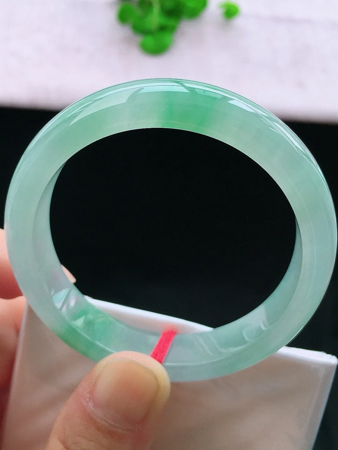 正圈52-53可戴，种老水足，尺寸52.5/12/7mm，冰飘绿正圈翡翠手镯