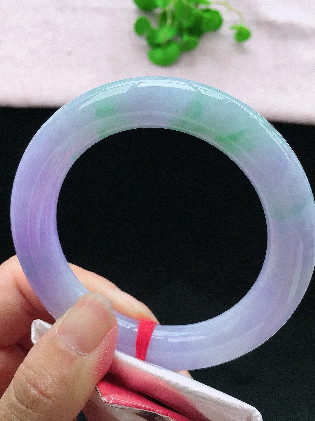 正圈60-61可戴，种老水足，尺寸59/12.5/12.5mm，春彩圆条翡翠手镯