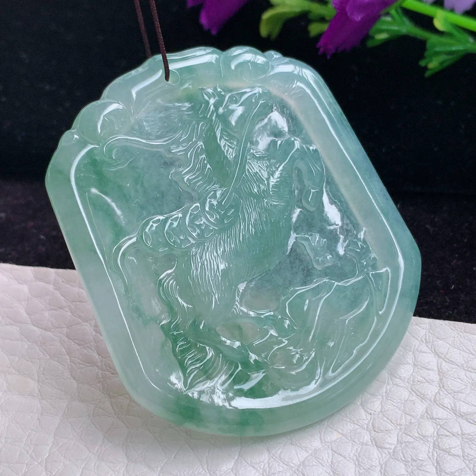 kh实拍51.7*43.4*3.4老坑精雕缅甸翡翠冰飘花马上发财 生肖马玉吊坠 玉挂件
