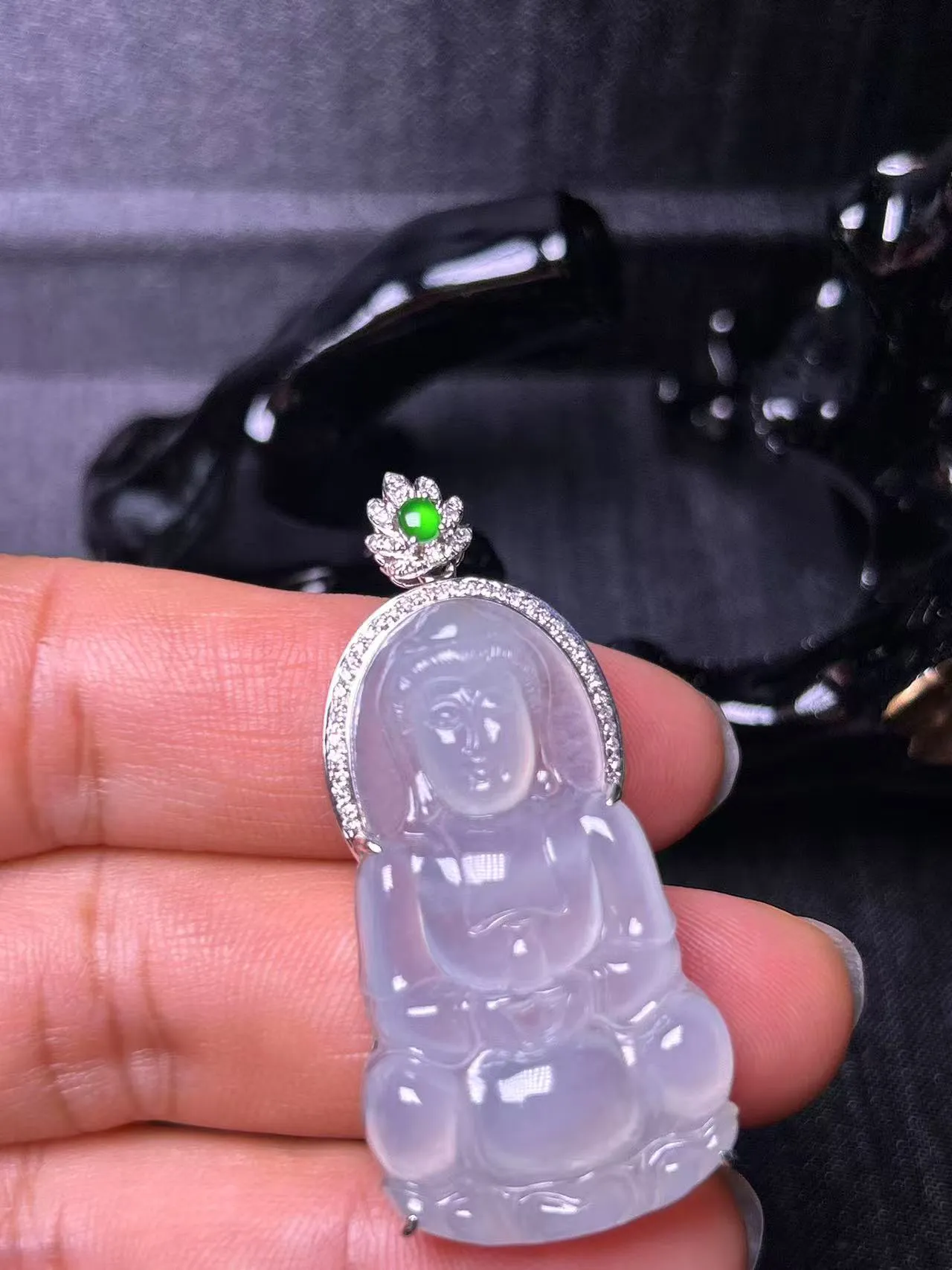 缅甸翡翠A货，白冰观音，平安健康，幸福美满，上身效果好，裸石尺寸38.7/22.6/5.2