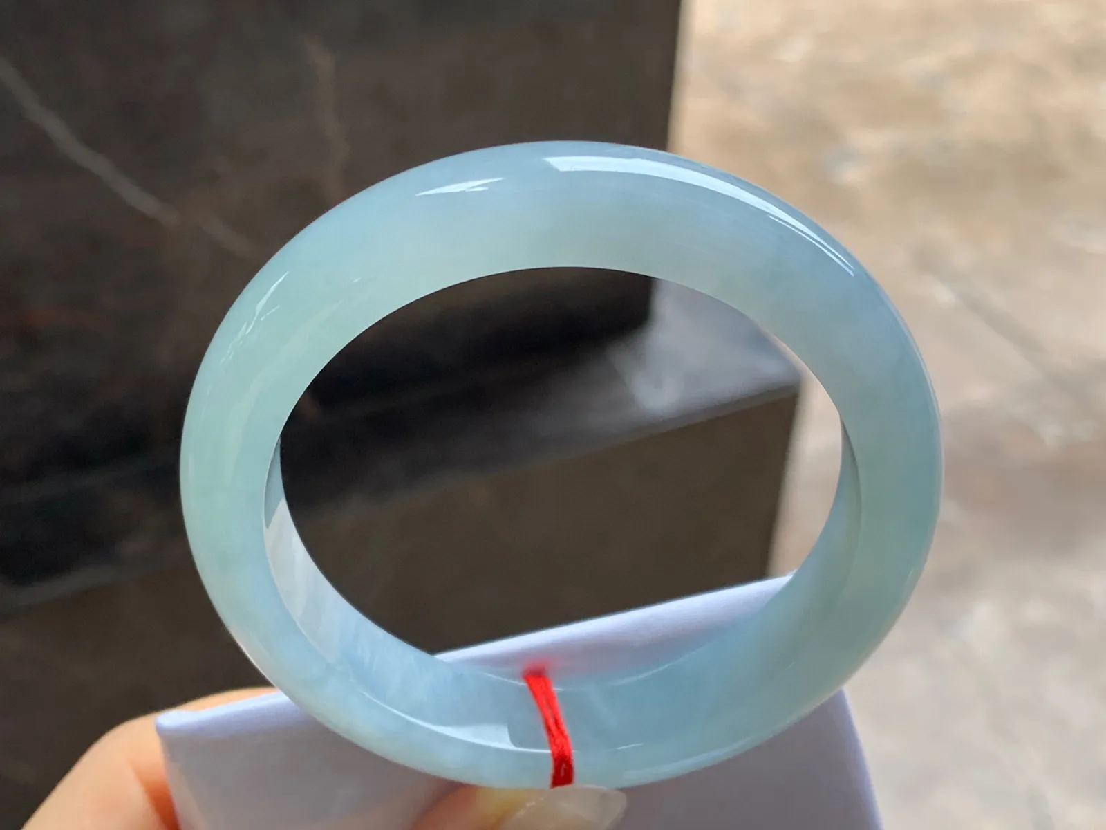 细糯手镯
尺寸：56-12-9mm
水润十足～干净清秀有底色～