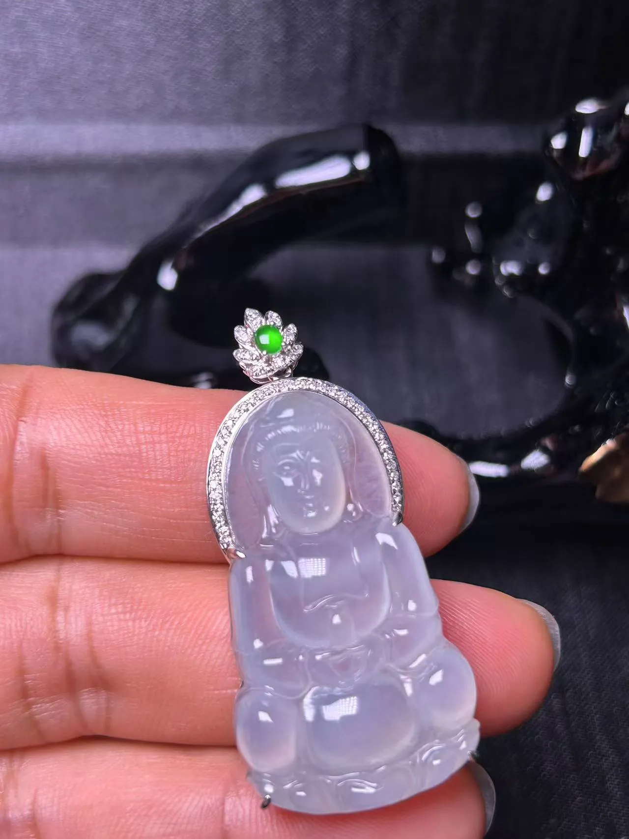 缅甸翡翠A货，白冰观音，平安健康，幸福美满，上身效果好，裸石尺寸38.7/22.6/5.2