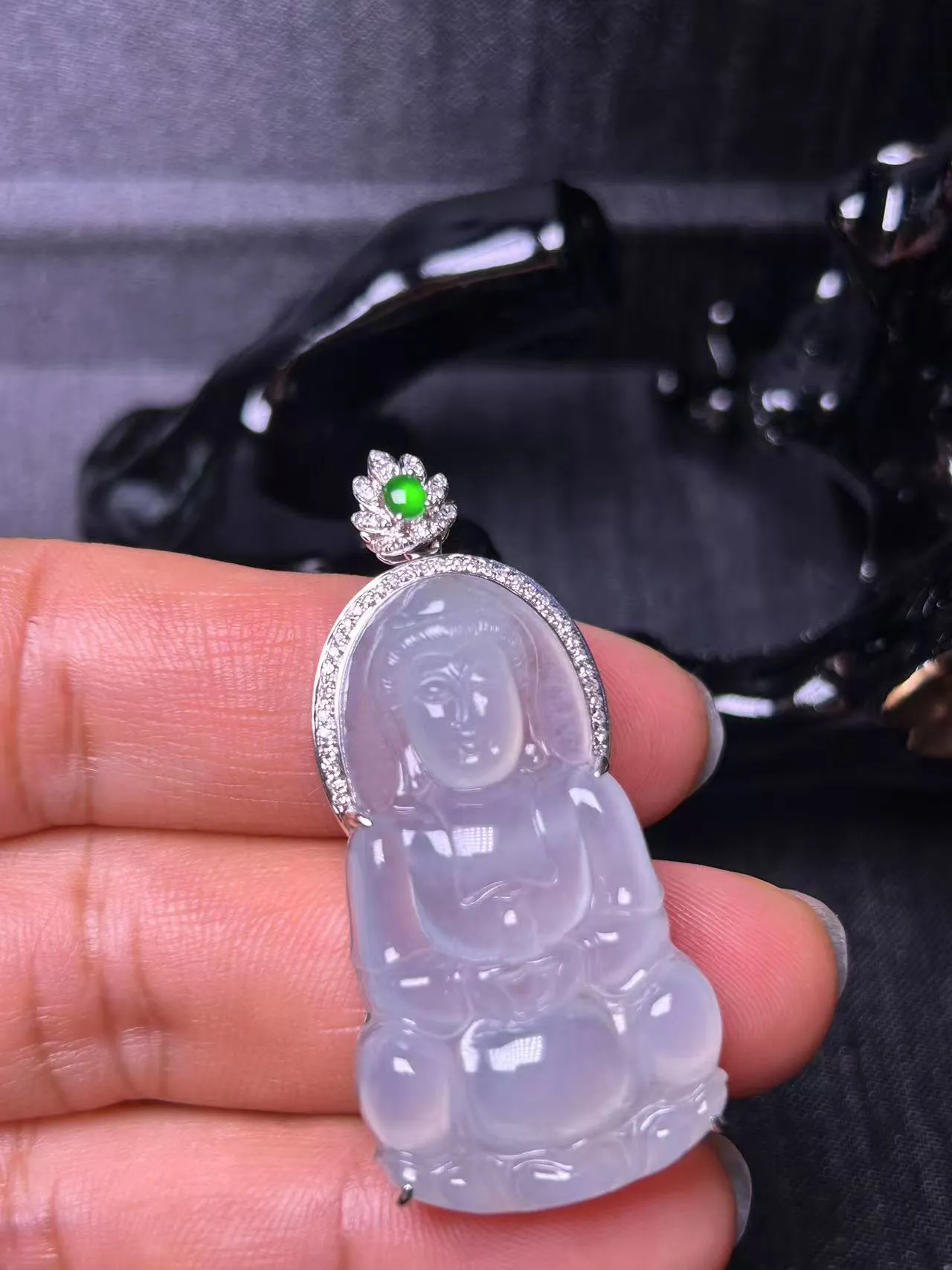 缅甸翡翠A货，白冰观音，平安健康，幸福美满，上身效果好，裸石尺寸38.7/22.6/5.2