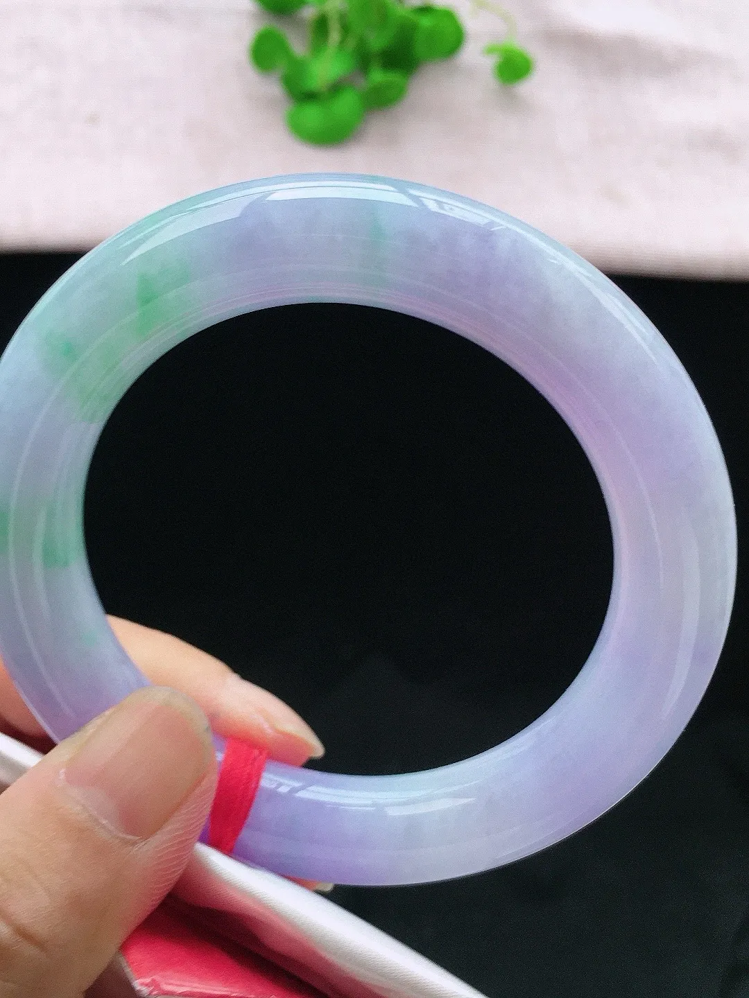 正圈60-61可戴，种老水足，尺寸59/12.5/12.5mm，春彩圆条翡翠手镯