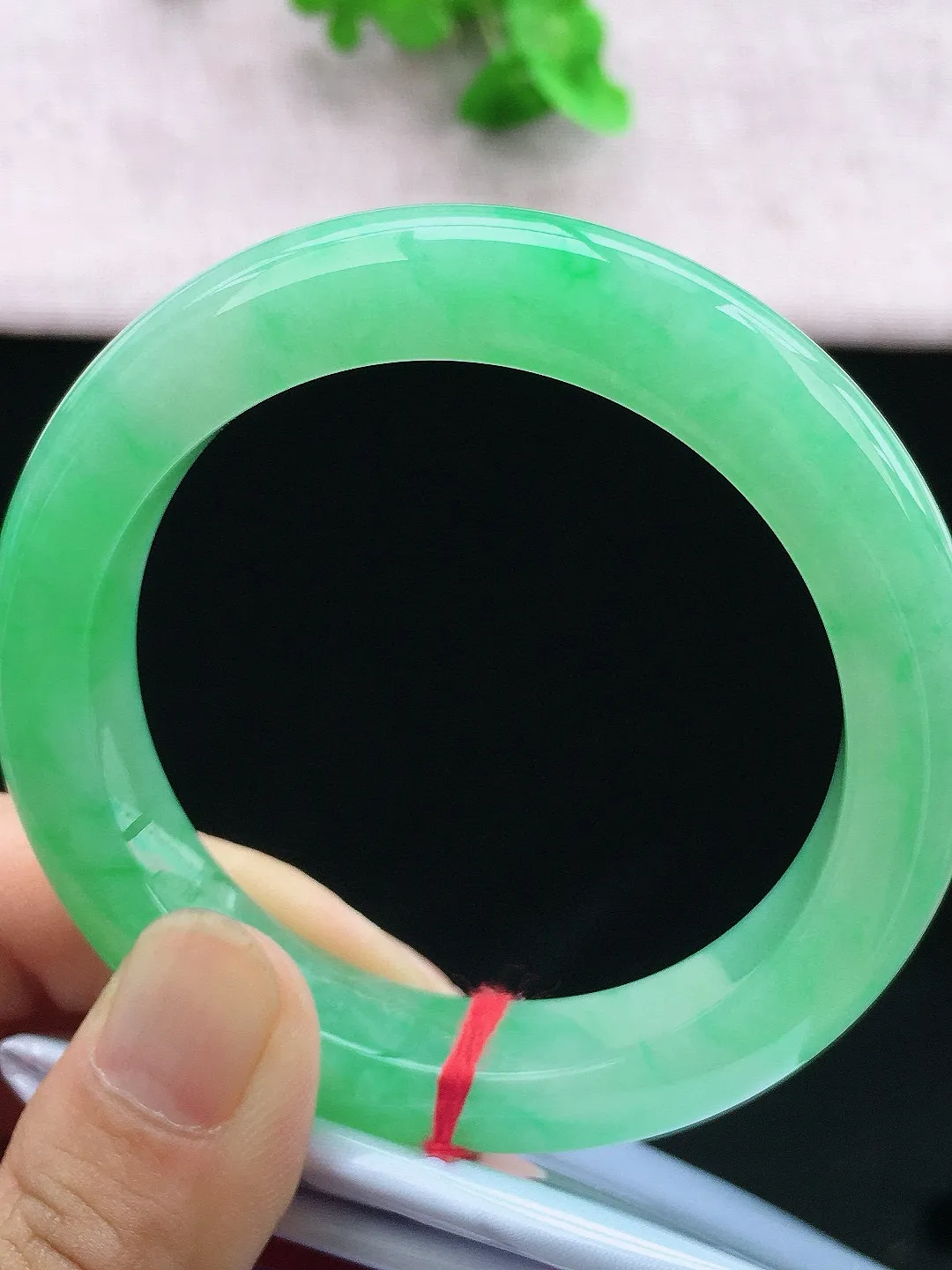 正圈55-56可戴，种老水足，尺寸55.4/11.5/9.6mm，冰果绿正圈翡翠手镯