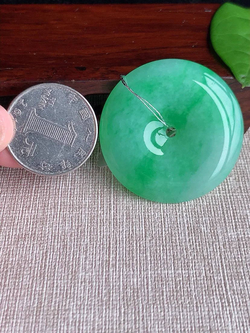 a货翡翠老坑冰种飘绿大平安扣吊坠 尺寸38.5×5.6mm 重量19.03g 0717