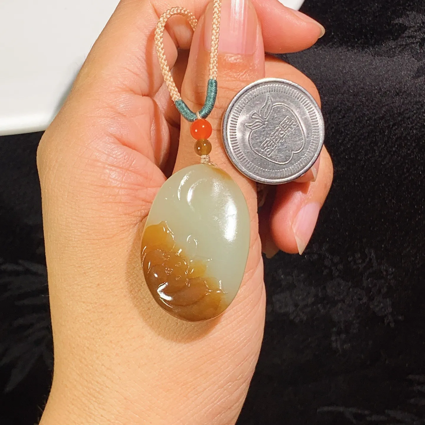 新疆且末糖花开富贵挂件 尺寸36/24/6重12克 玉质细腻油润 底色纯净 脂粉好，品质好！lt250717