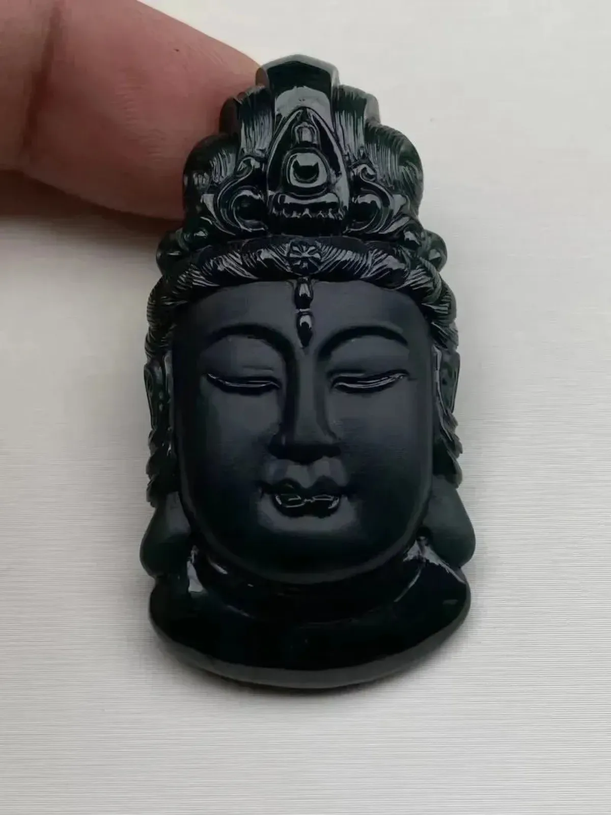墨翠【观音首】细腻干净、黑度好，性价比高、雕工精湛，打灯透绿‘