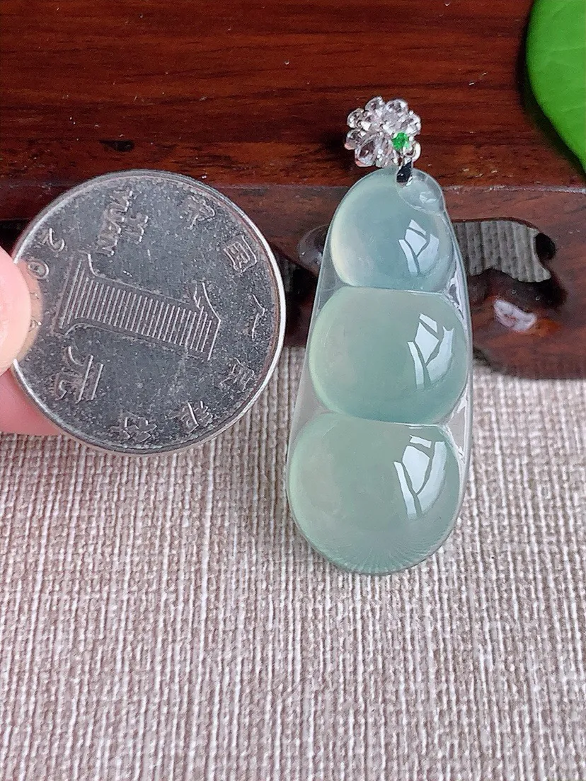 a货翡翠老坑冰种18K金伴钻镶嵌晴水四季豆福豆平安豆吊坠 尺寸35.4×15.7×5.8mm 重量6.30g 0717