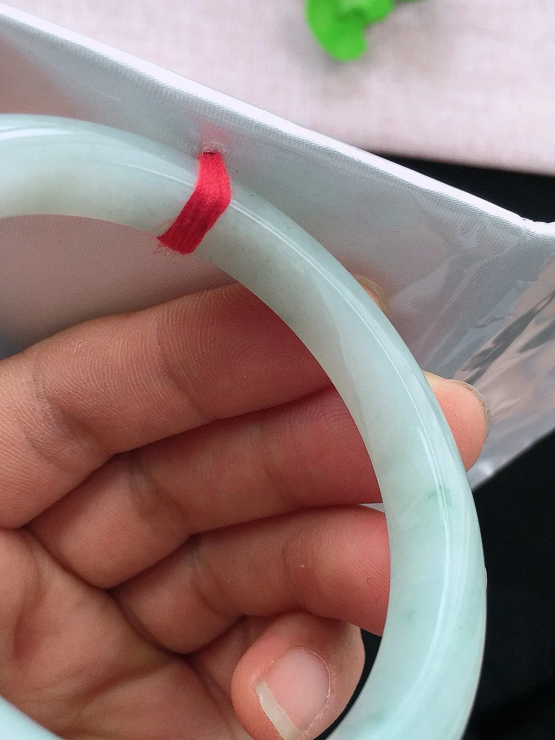 正圈55-56可戴，种老水足，尺寸55.4/8.9/8.1mm，冰飘花正圈翡翠手镯