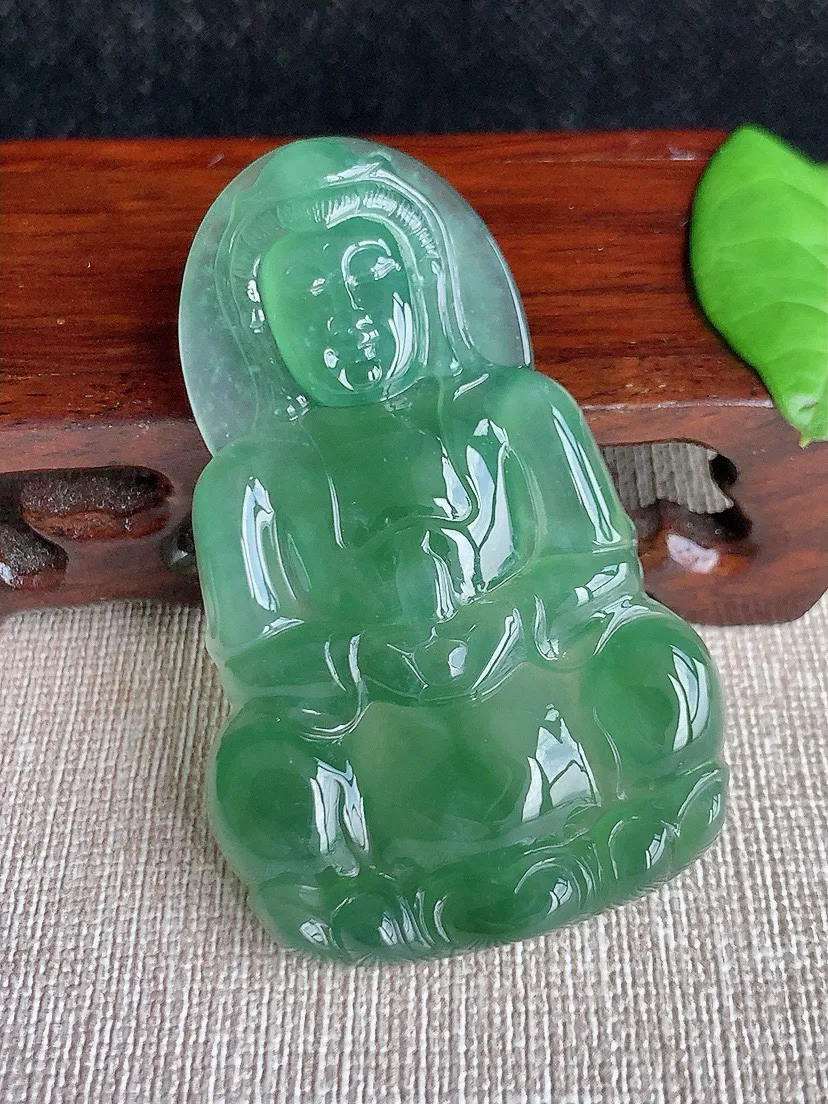 a货翡翠老坑冰种晴绿正装观音吊坠 尺寸61.5×38.2×5.8mm 重量26.00g 0718