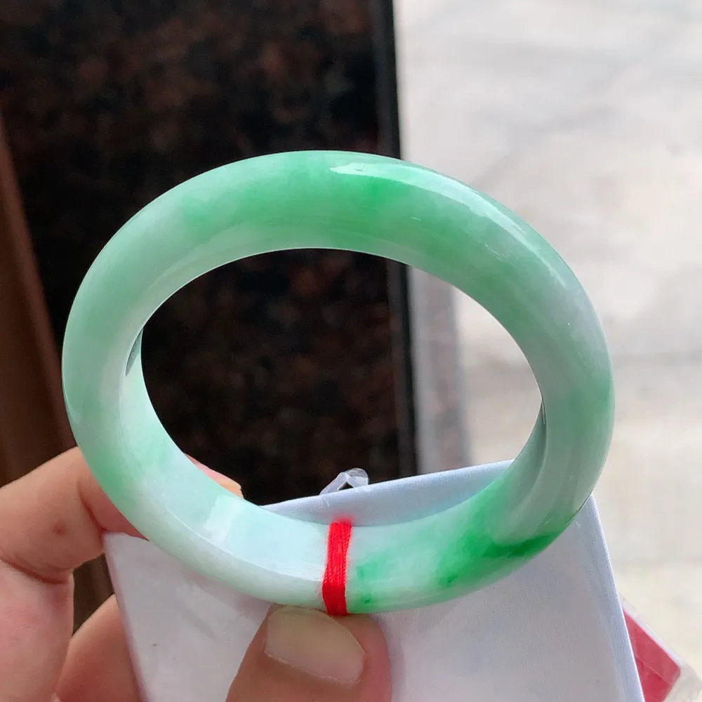 正圈冰糯阳绿 无瑕 尺寸:54.8/12.7/9 色好🥰🥰