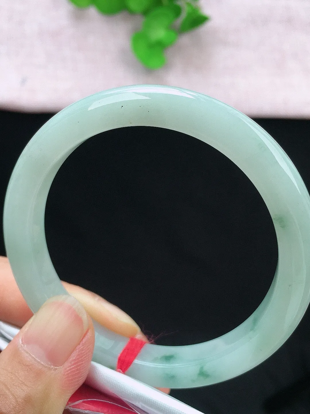 正圈55-56可戴，种老水足，尺寸55.4/8.9/8.1mm，冰飘花正圈翡翠手镯