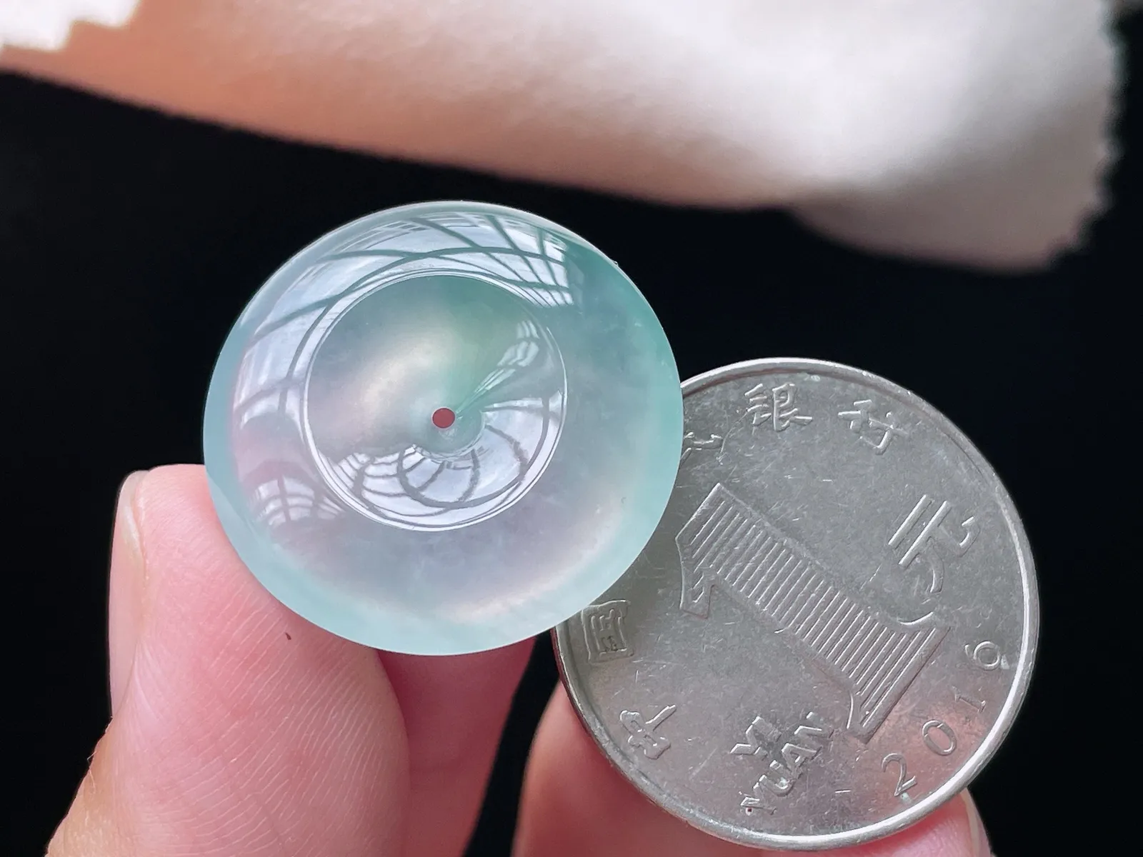 冰种飘花·平安扣
 
裸23.8-5.8mm