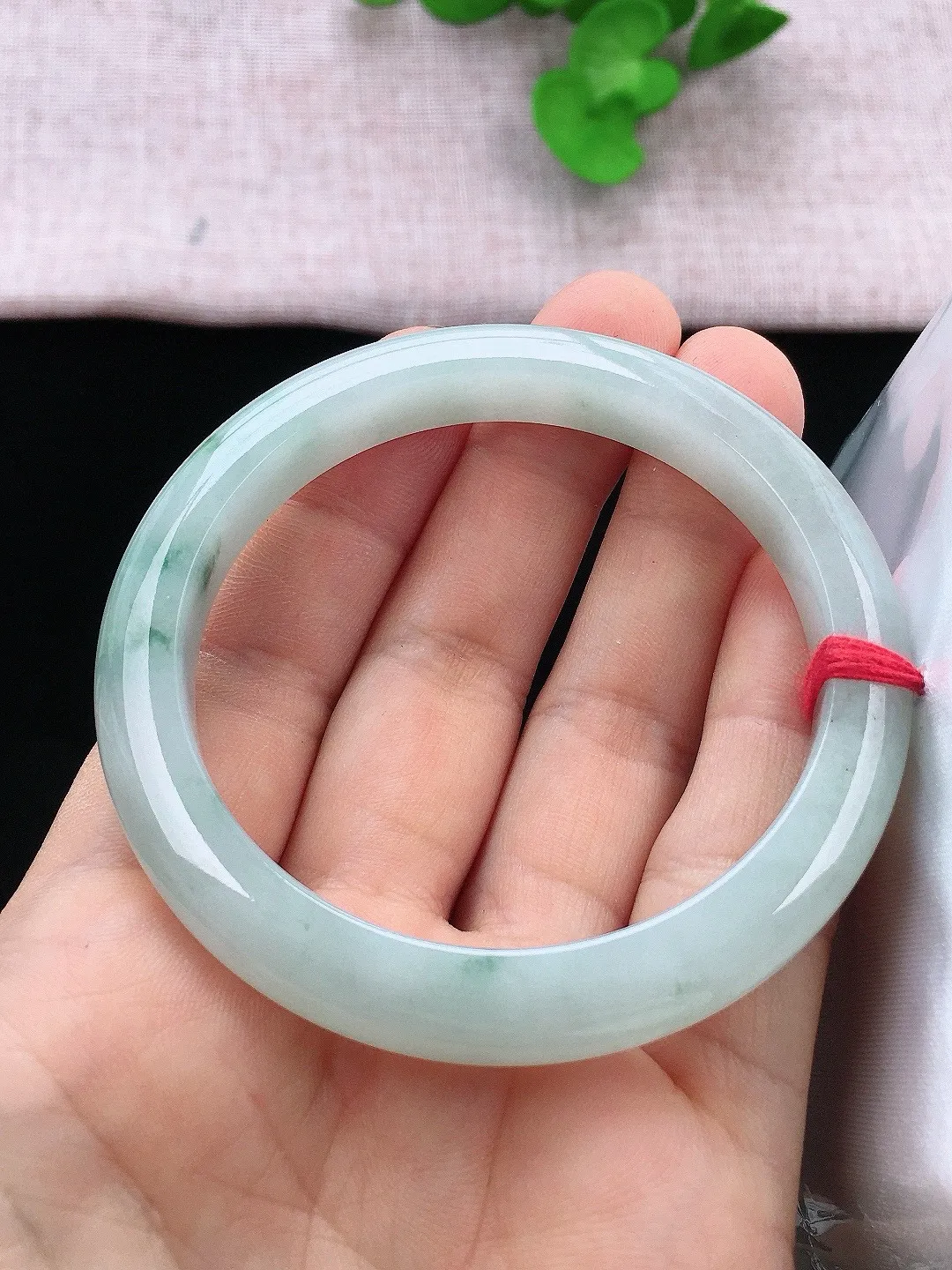 正圈55-56可戴，种老水足，尺寸55.4/8.9/8.1mm，冰飘花正圈翡翠手镯