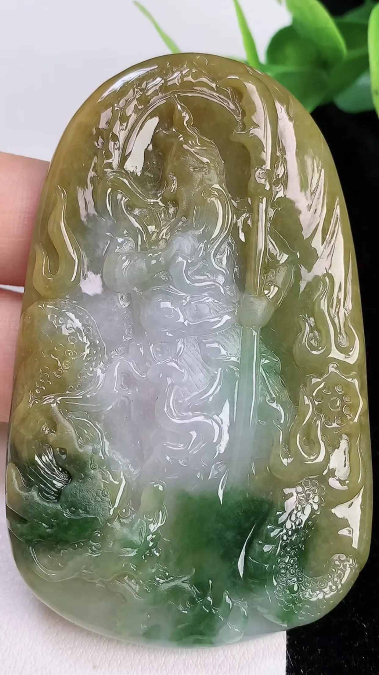 缅甸天然翡翠a货 老坑料起胶冰润 三彩黄加绿御龙关公吊坠，尺寸69.7-42.7-6mm  y 39.67