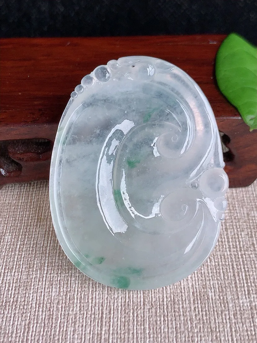 a货翡翠老坑冰种飘花大如意吊坠 尺寸53.7×41.2×6.2mm 重量27.62g 0718