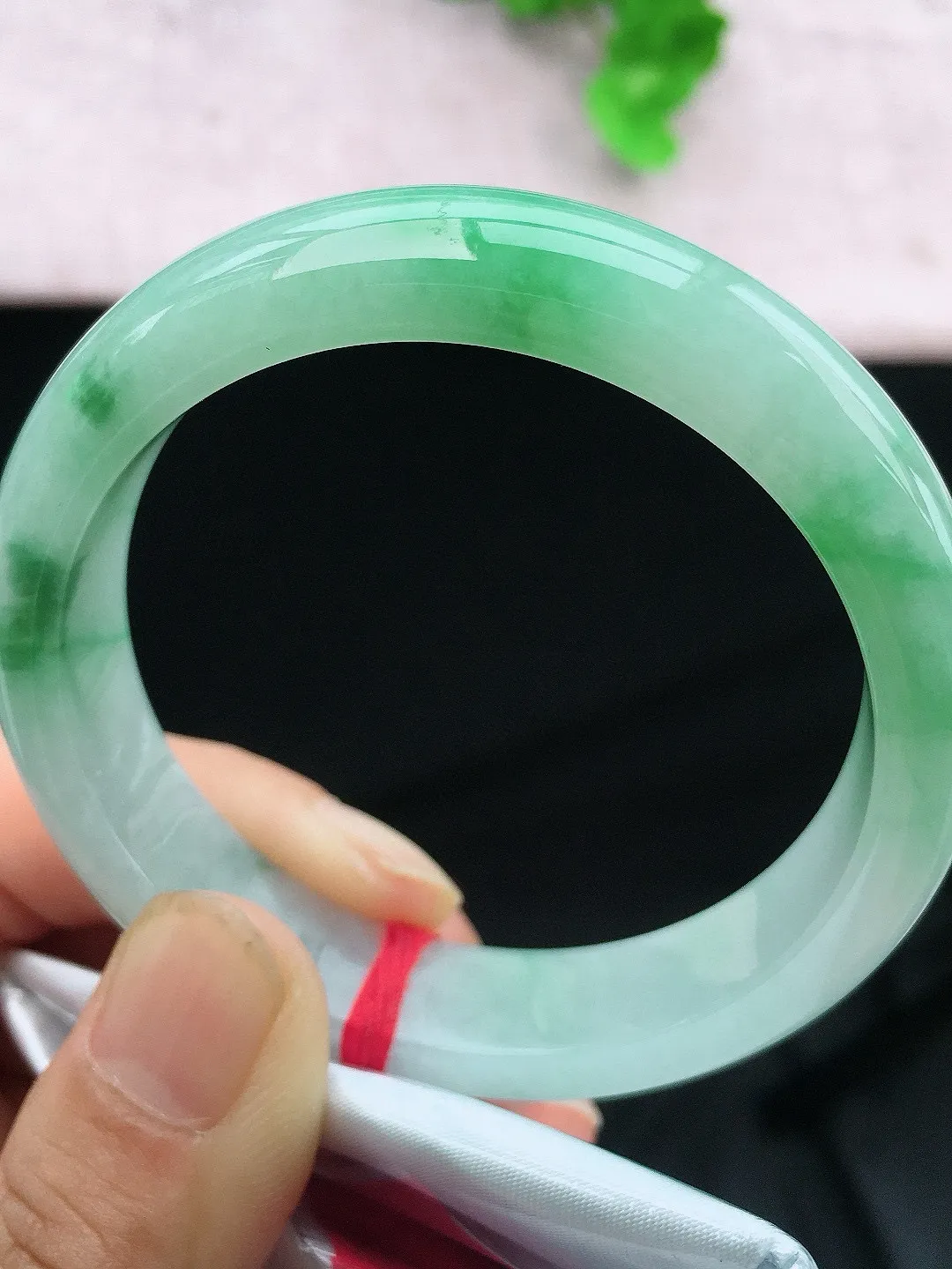 正圈53-54可戴，种老水足，尺寸53.6/12.6/7.7mm，冰飘绿正圈翡翠手镯