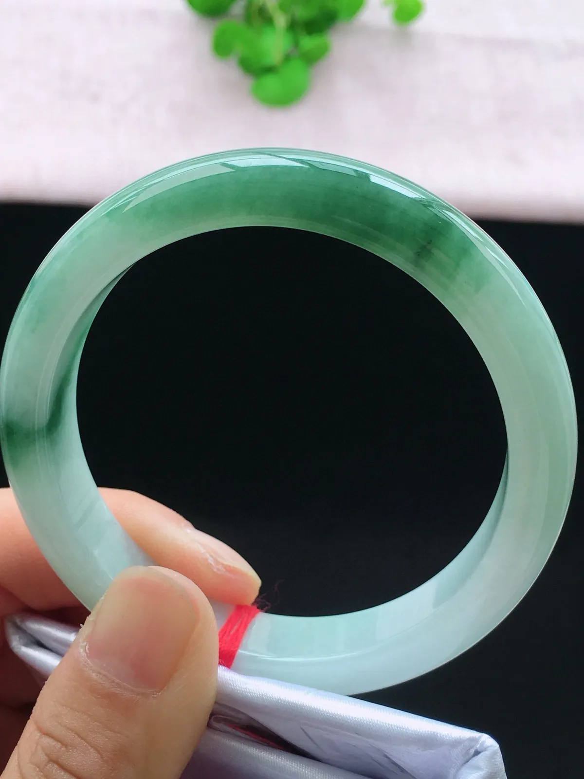 正圈57-58可戴，种老水足，尺寸57.2/11.5/7.8mm，冰油正圈翡翠手镯