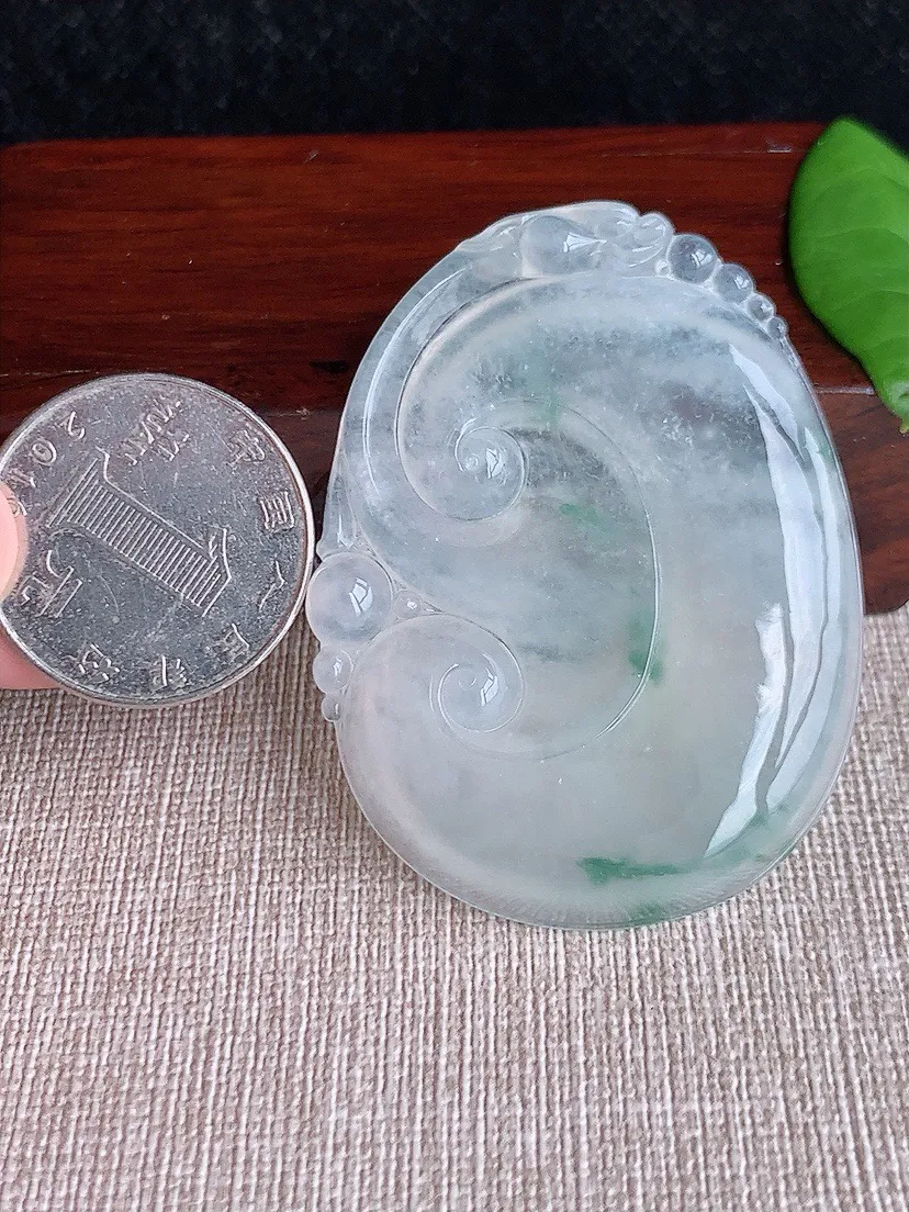a货翡翠老坑冰种飘花大如意吊坠 尺寸53.7×41.2×6.2mm 重量27.62g 0718