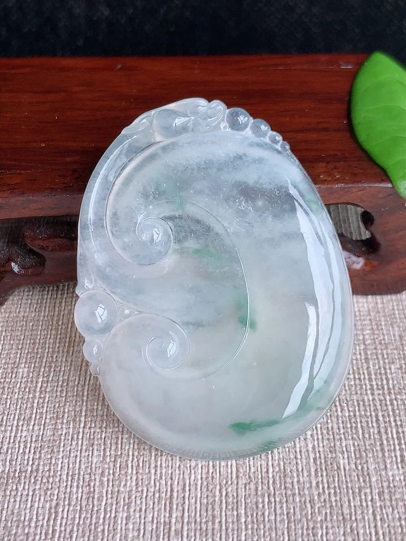 a货翡翠老坑冰种飘花大如意吊坠 尺寸53.7×41.2×6.2mm 重量27.62g 0718