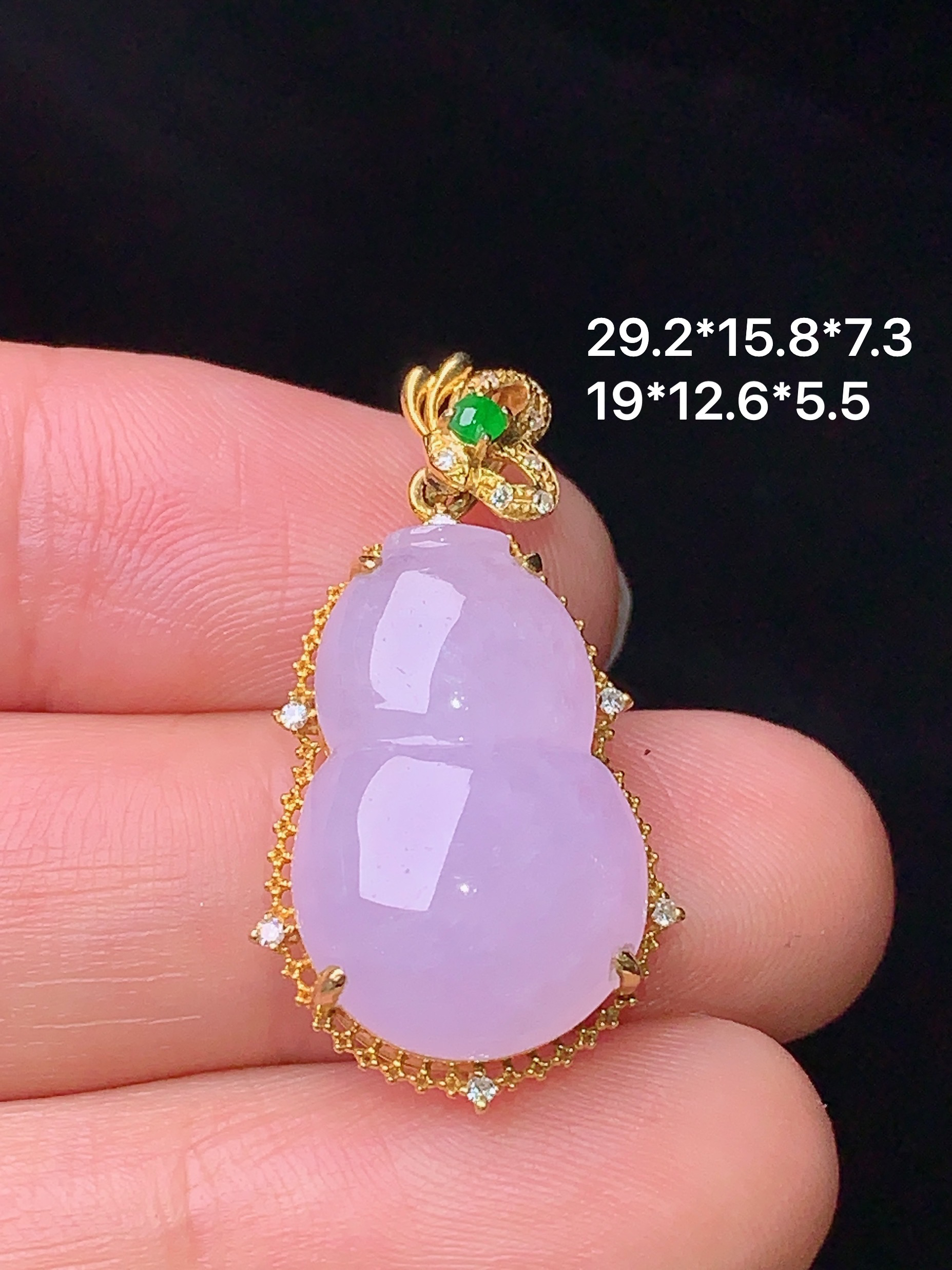 18k金钻镶嵌紫罗兰葫芦吊坠 玉质细腻 水润亮眼 色泽艳丽 整体尺寸29.2*15.8*7.3