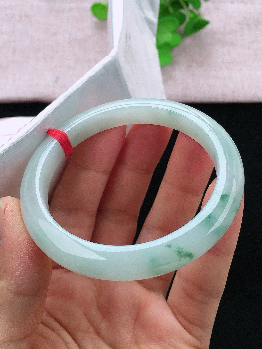 正圈55-56可戴，种老水足，尺寸55.4/8.9/8.1mm，冰飘花正圈翡翠手镯