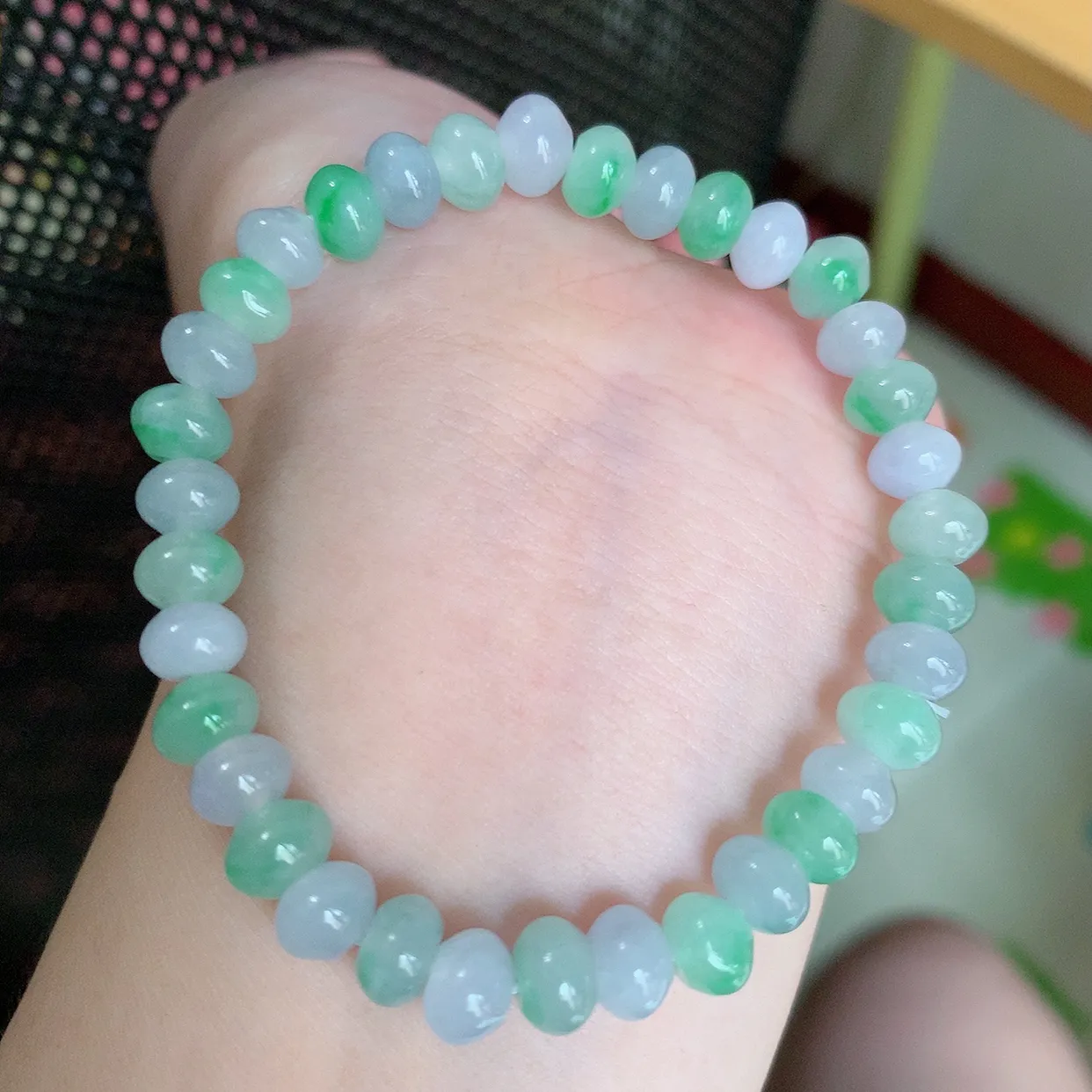 自然光实拍，冰润多彩翡翠手串手链，种老水足，冰清玉润  颜色漂亮  #001.1取一尺寸7*4.5