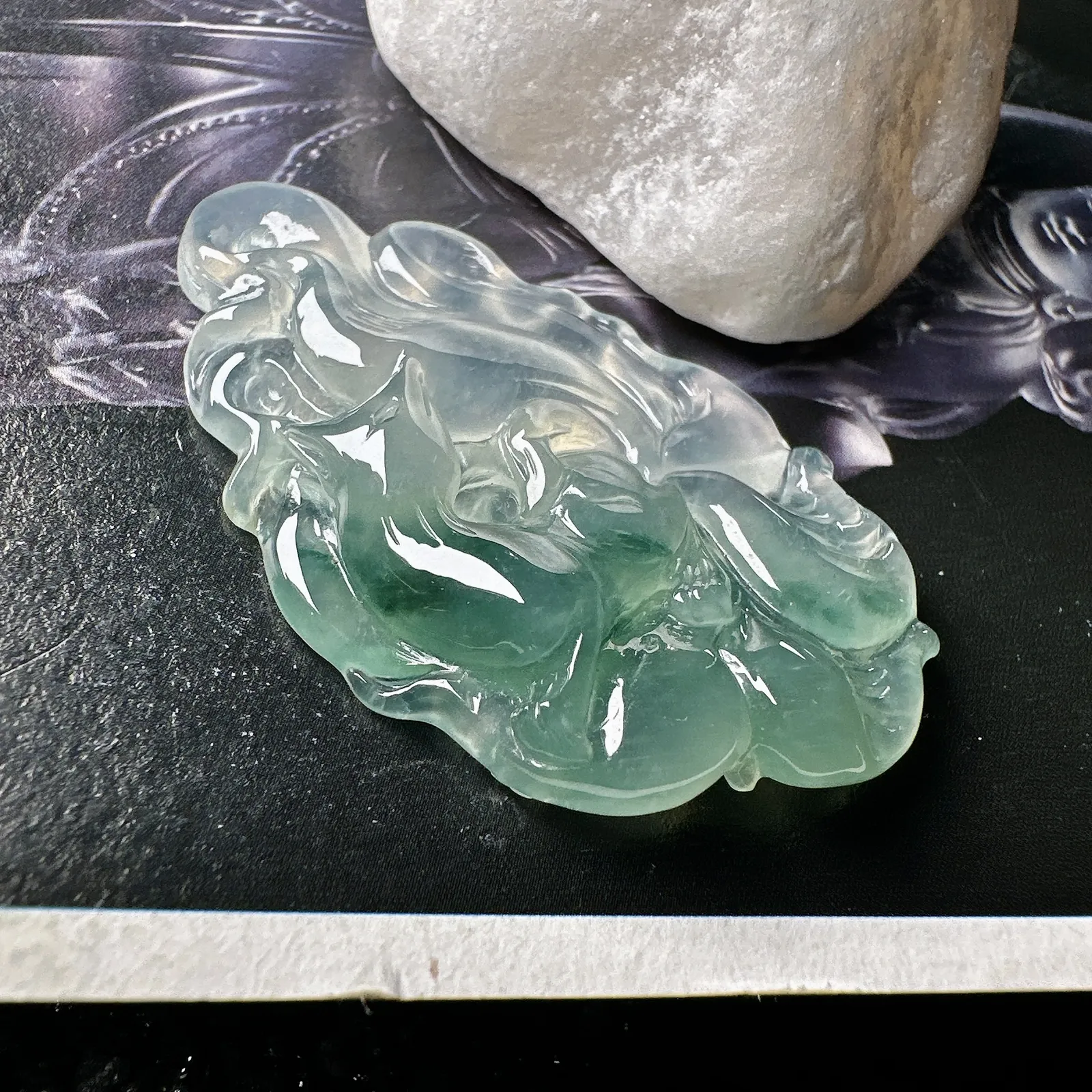 【冰种飘花九尾狐】精品，九尾灵狐，是吉祥如意、美好的象征。品质上佳，值得入手一试。