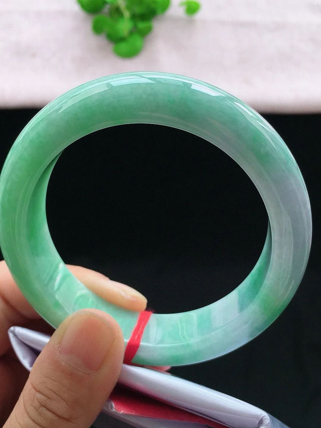 正圈60-61可戴，种老水足，尺寸60.5/15/10mm，春彩大圈口正圈翡翠手镯