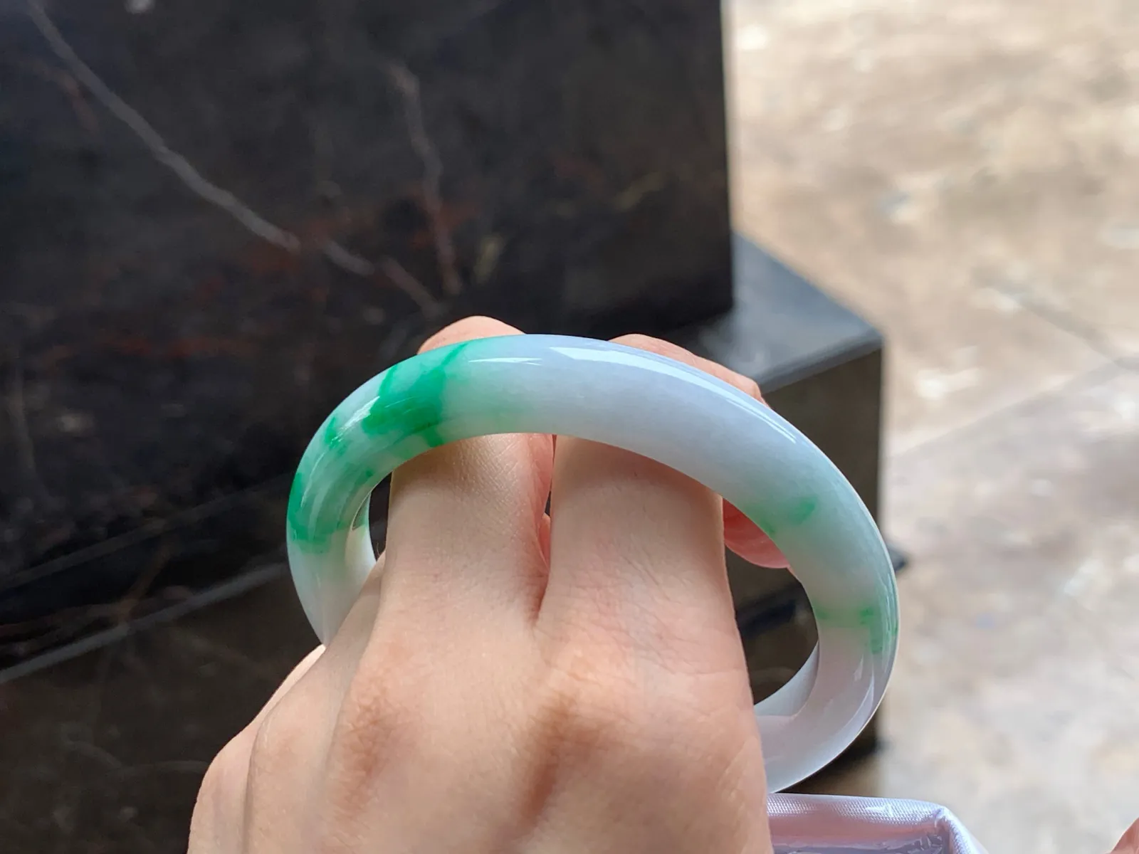 带色手镯
干净清爽 56.3/10.2/8.3mm