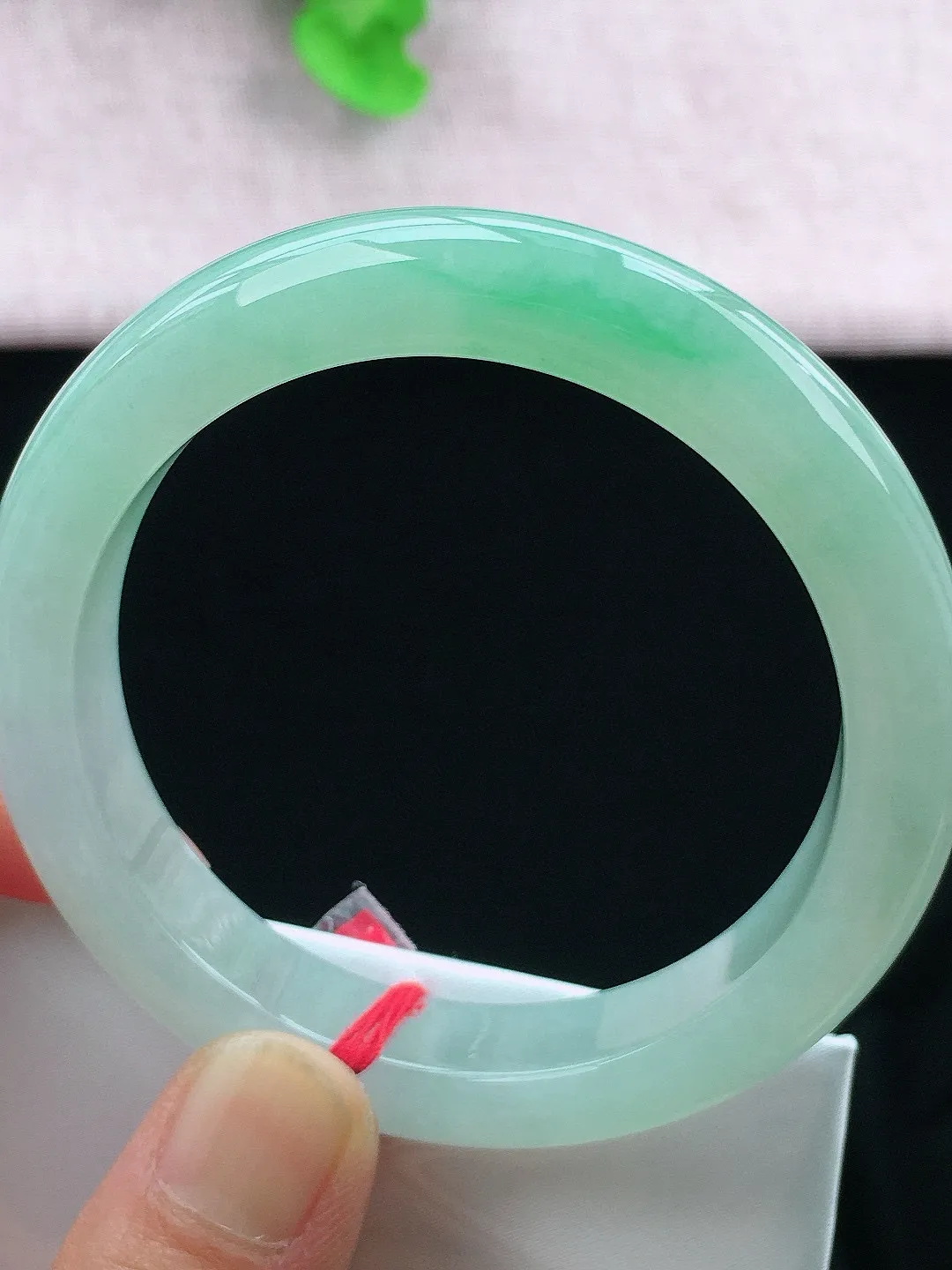 正圈55-56可戴，种老水足，尺寸56/11.3/9mm，冰飘绿正圈翡翠手镯