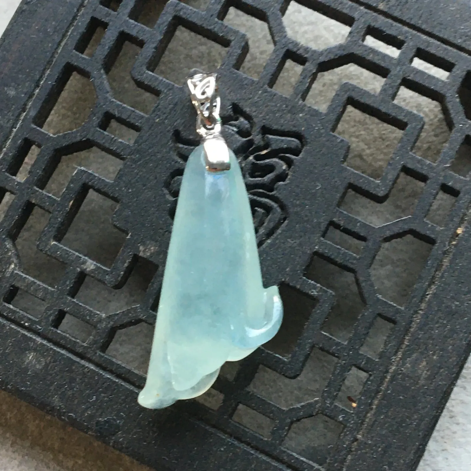 缅甸翡翠A货，兰花朵，幸福快乐，平安吉祥，花开富贵，正反两面可以带，上身效果非常美，祼石尺寸24.3