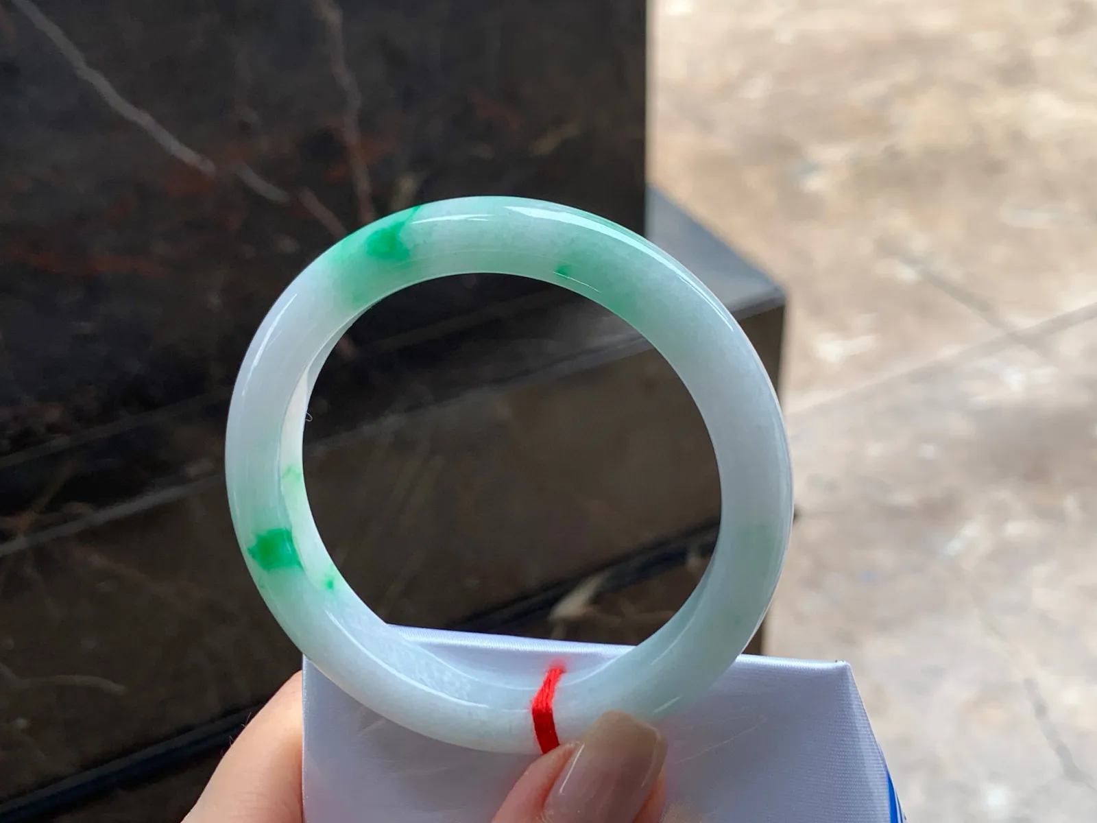 带色手镯
干净清爽 56.3/10.2/8.3mm