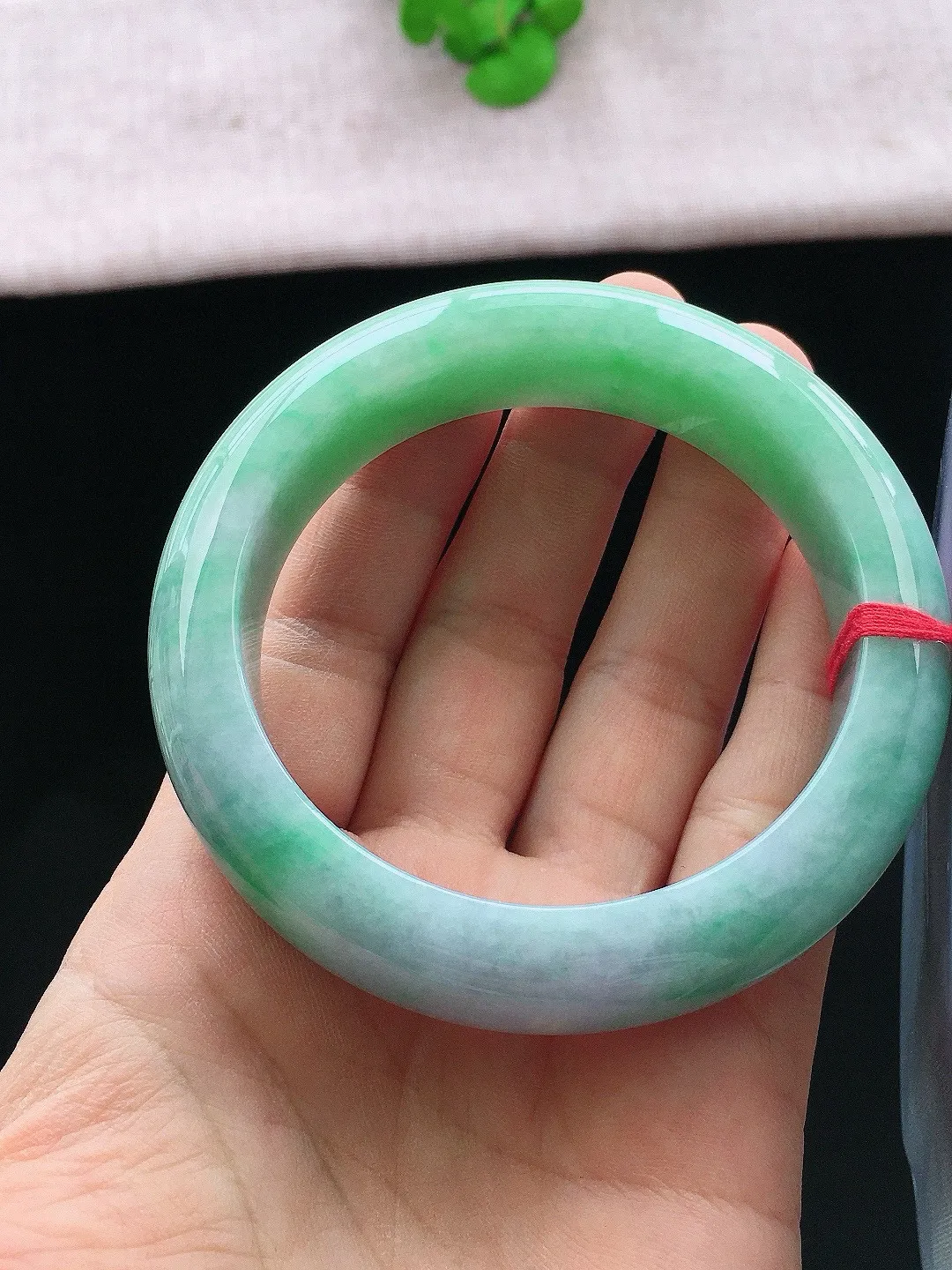 正圈60-61可戴，种老水足，尺寸60.5/15/10mm，春彩大圈口正圈翡翠手镯