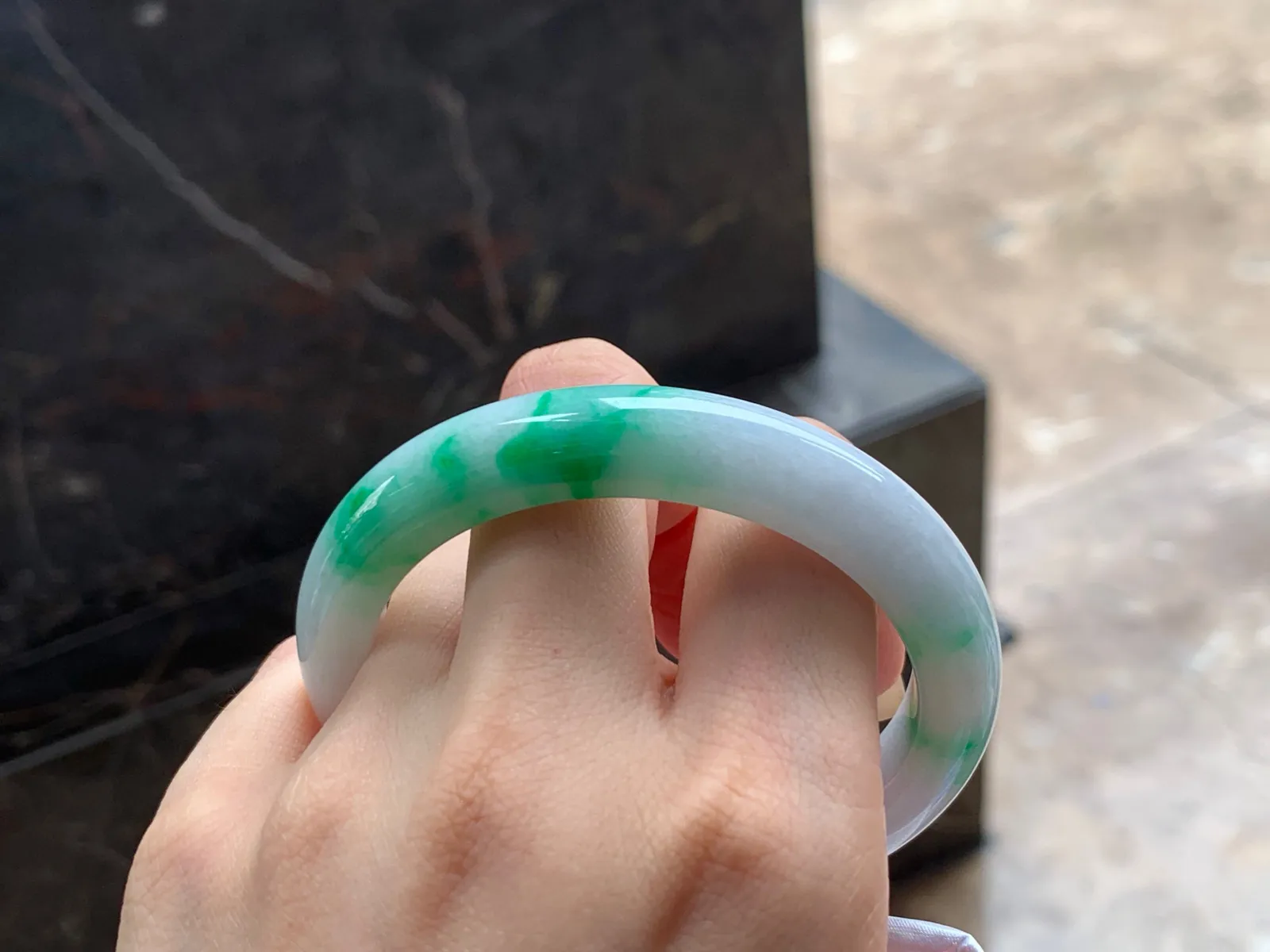 带色手镯
干净清爽 56.3/10.2/8.3mm