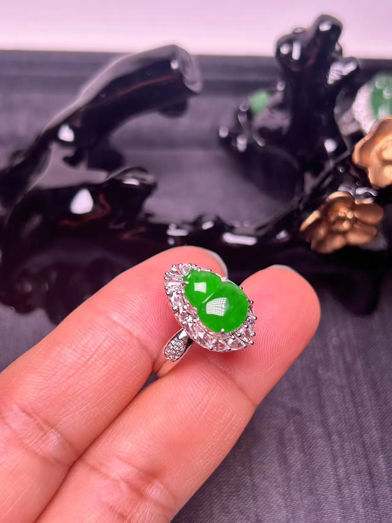 缅甸翡翠A货，色辣葫芦女戒，上手效果好，吉祥平安，幸福安康，裸石尺寸11.5/8.6/3.5
