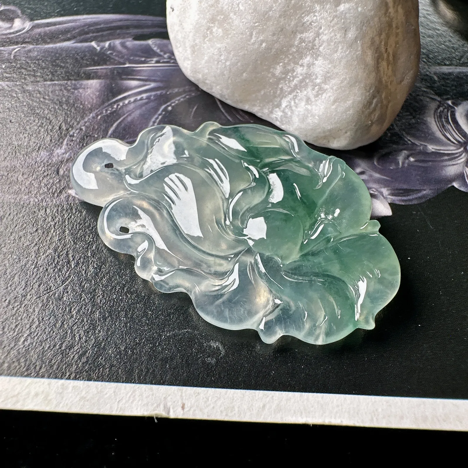 【冰种飘花九尾狐】精品，九尾灵狐，是吉祥如意、美好的象征。品质上佳，值得入手一试。