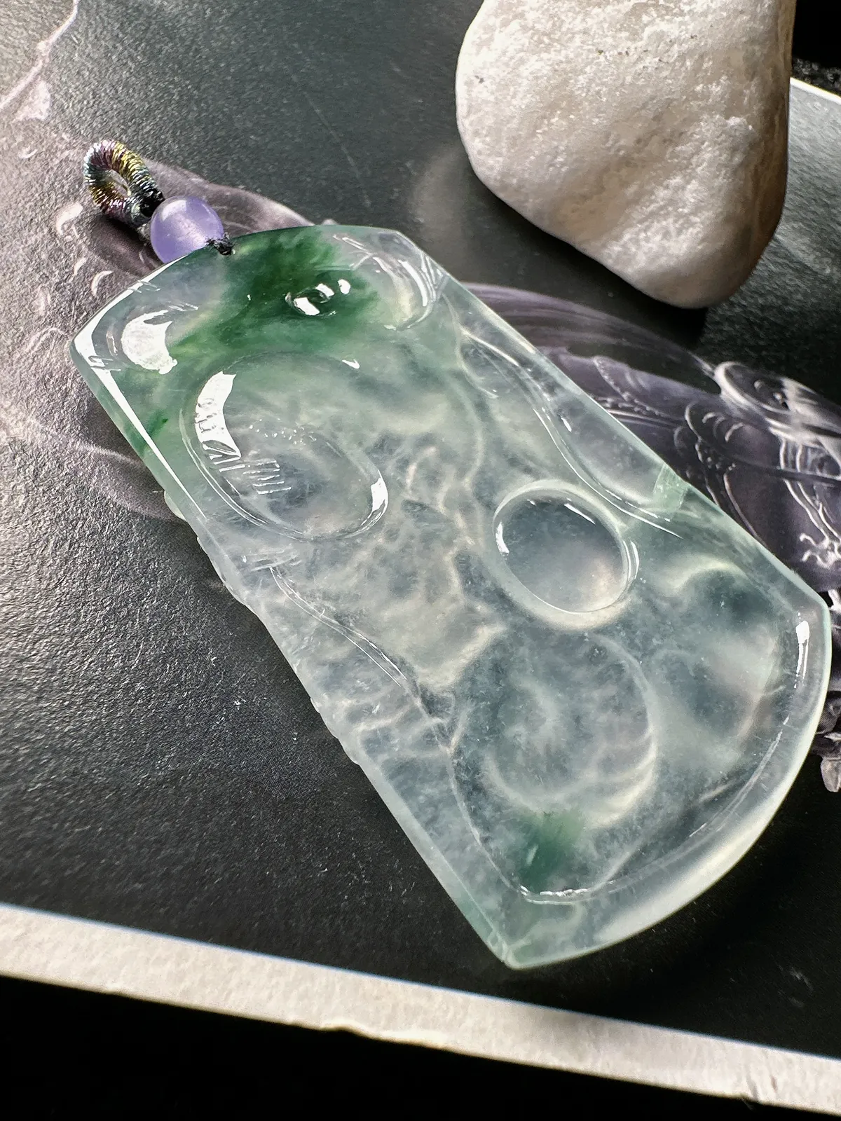 【冰种飘绿龙牌】神龙护主，质地细腻，起胶感，生肖也可佩戴。