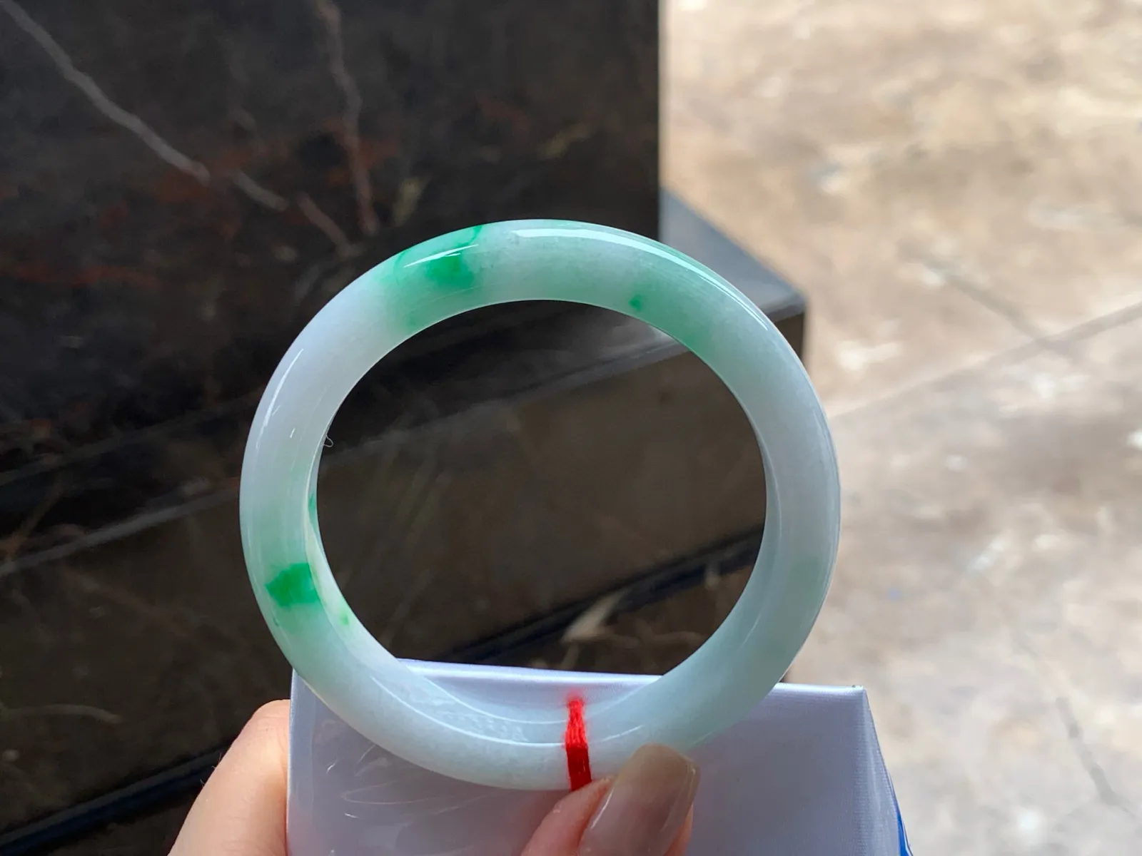 带色手镯
干净清爽 56.3/10.2/8.3mm