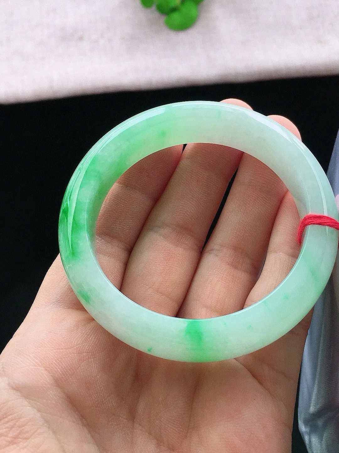 正圈54-55可戴，种老水足，尺寸54.5/13/8.5mm，冰飘绿正圈翡翠手镯