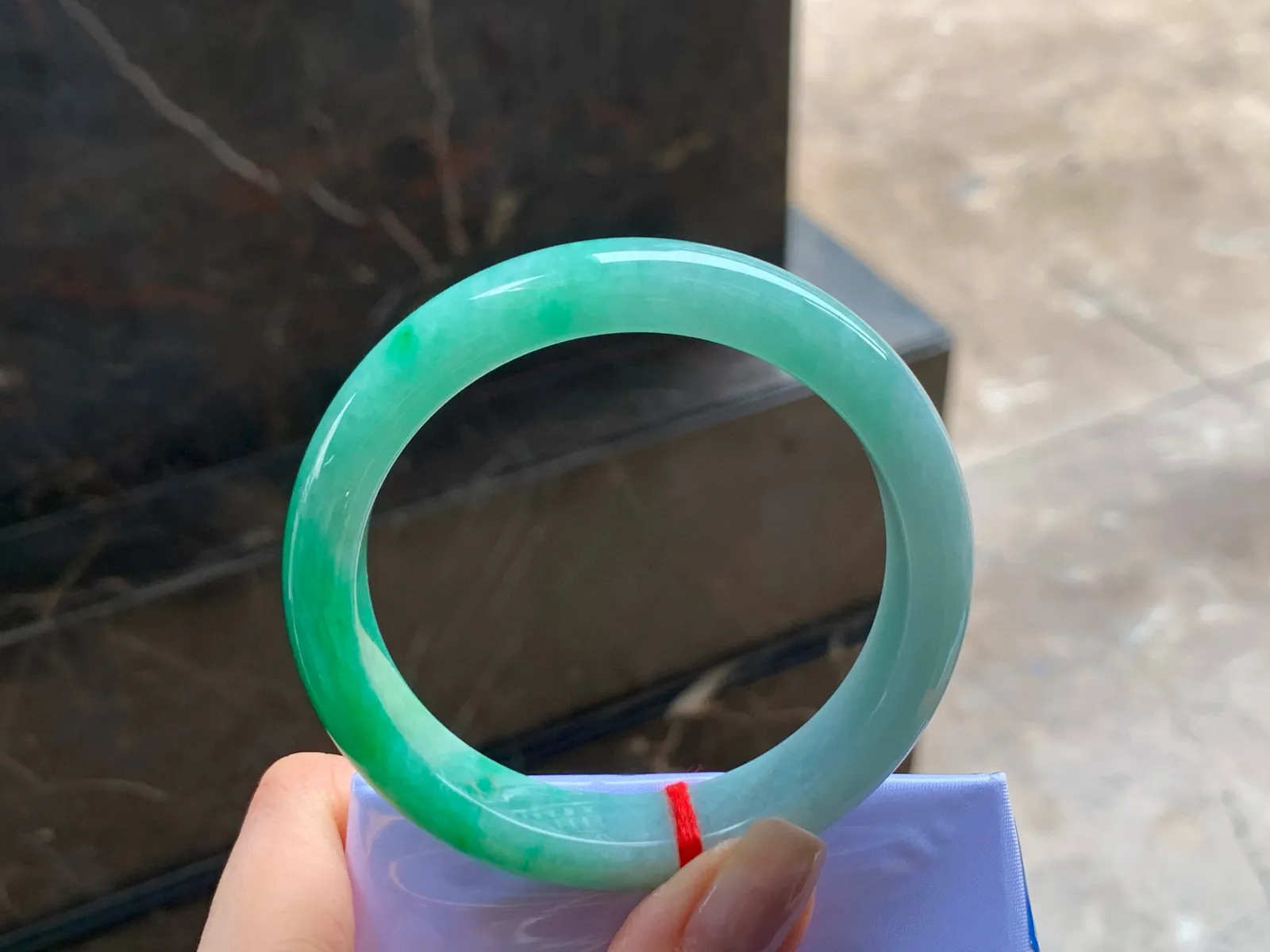 带色手镯
干净清爽 56.6/12.3/8.5mm